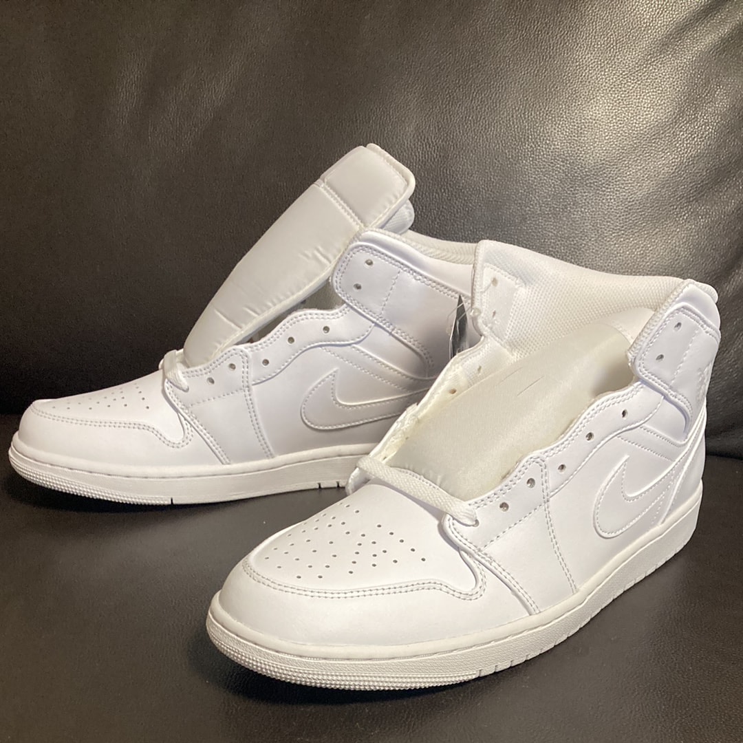 Nike Air Jordan 1 Mid "Triple White"