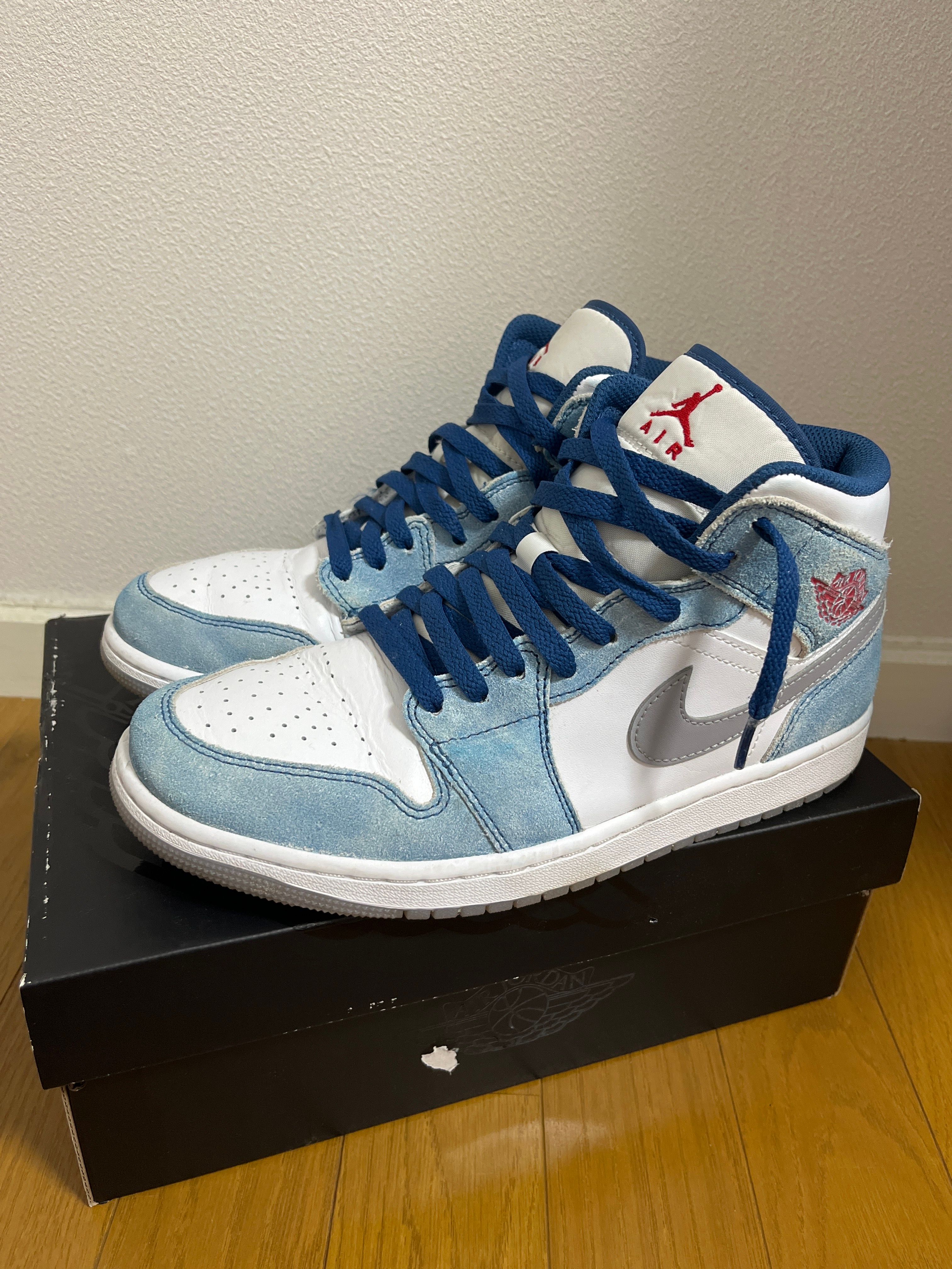 Nike Air Jordan 1 Mid SE "White/Hyper Royal/Red"