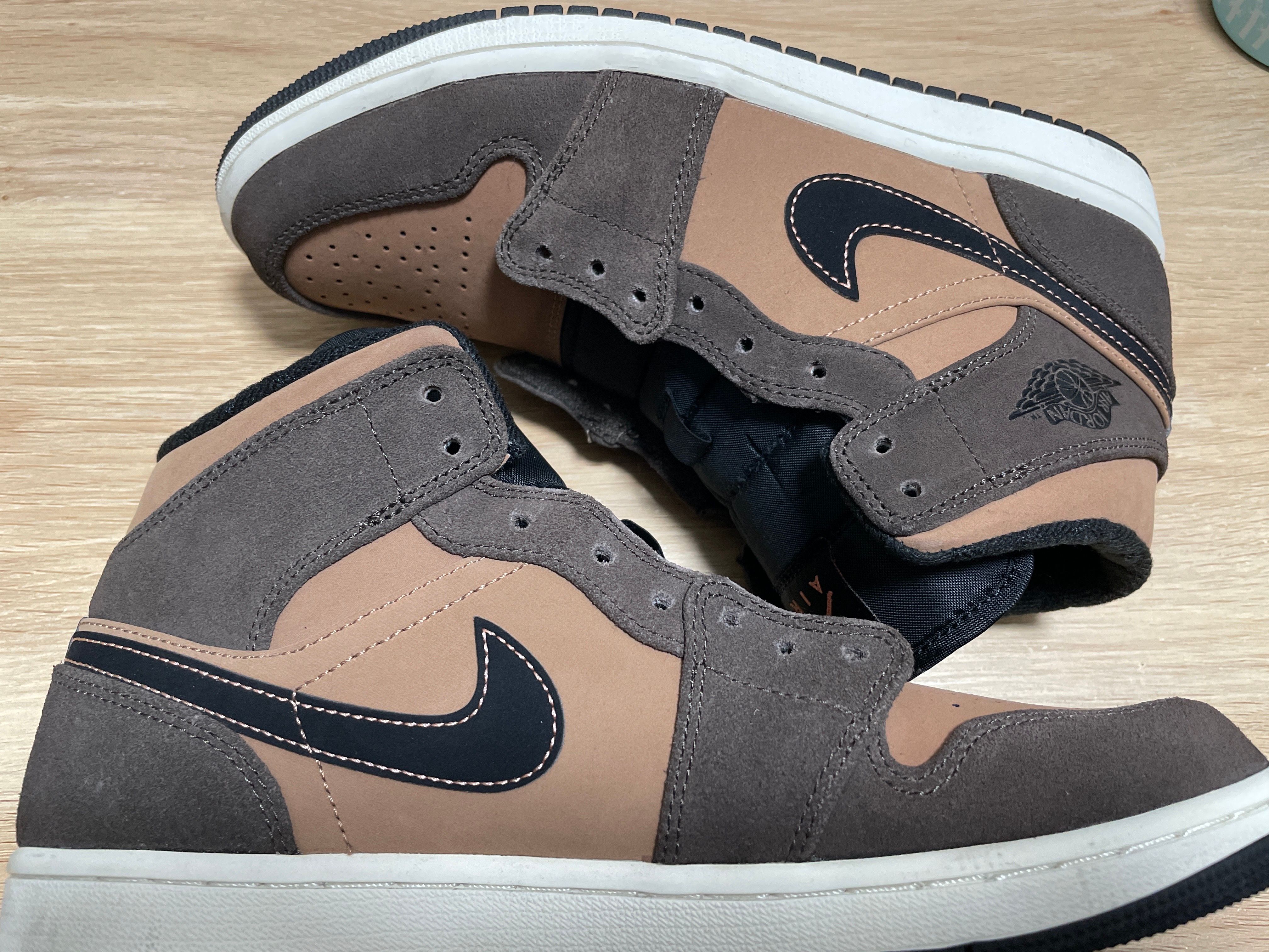 Nike Air Jordan 1 Mid SE "Dark Chocolate"