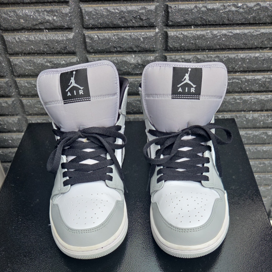 Nike Air Jordan 1 Mid "Light Smoke Grey/White/Black"