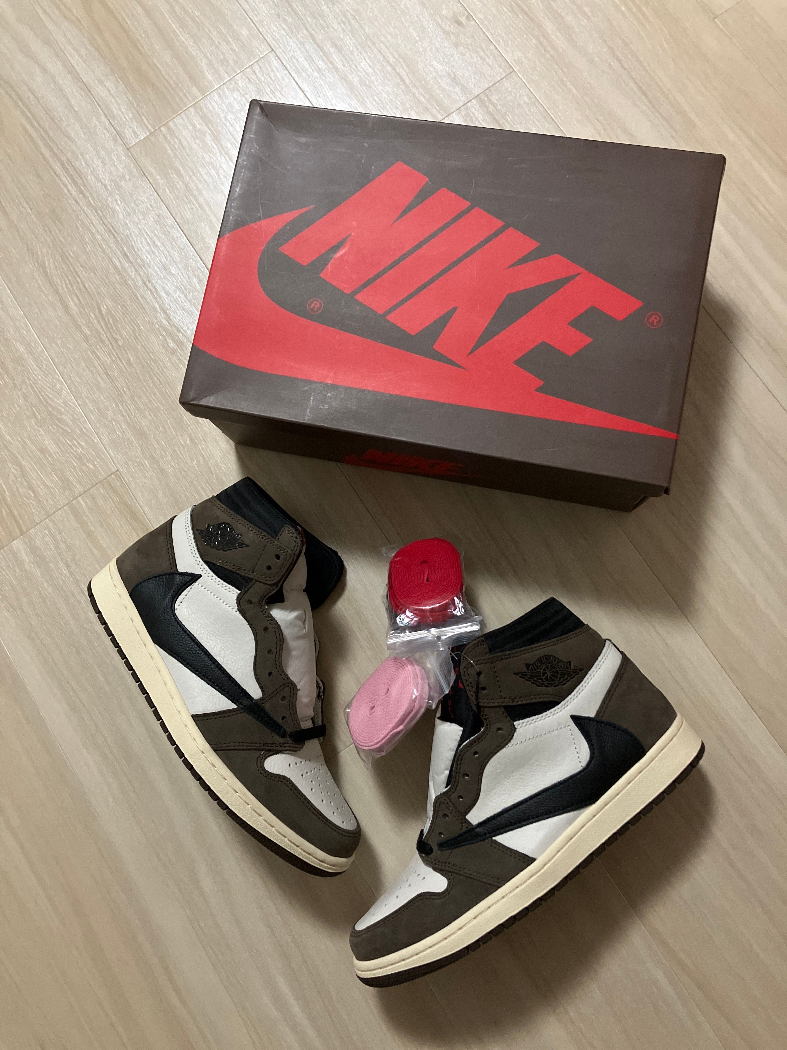 Travis Scott × Nike Air Jordan 1 Retro High OG TS SP "Sail/Dark Mocha"