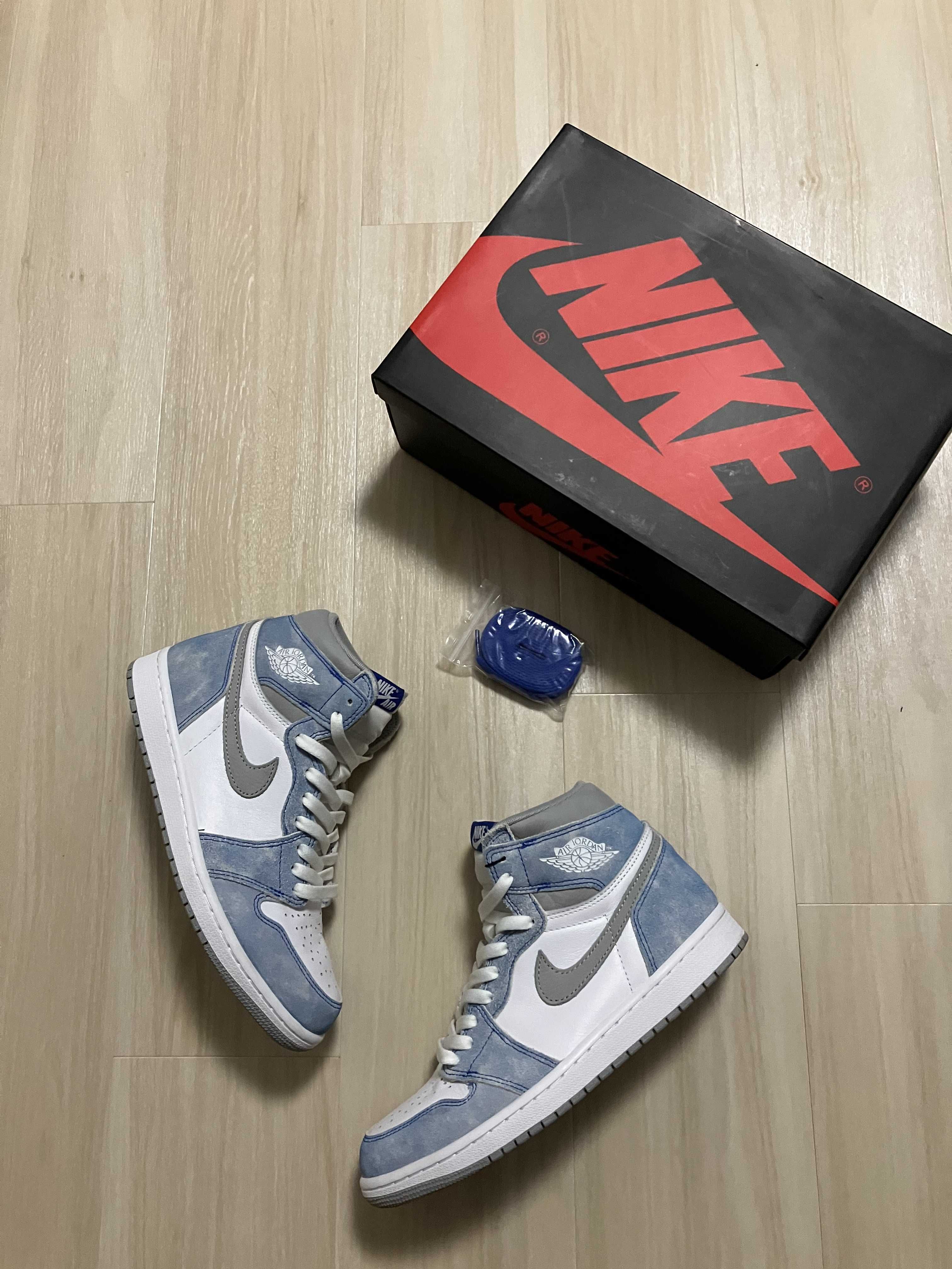 Nike Air Jordan 1 High OG "Hyper Royal"