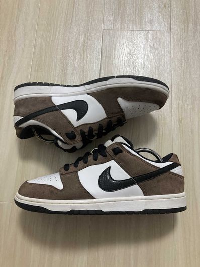 Travis Scott × Nike SB Dunk Low "Black/Parachute Beige"
