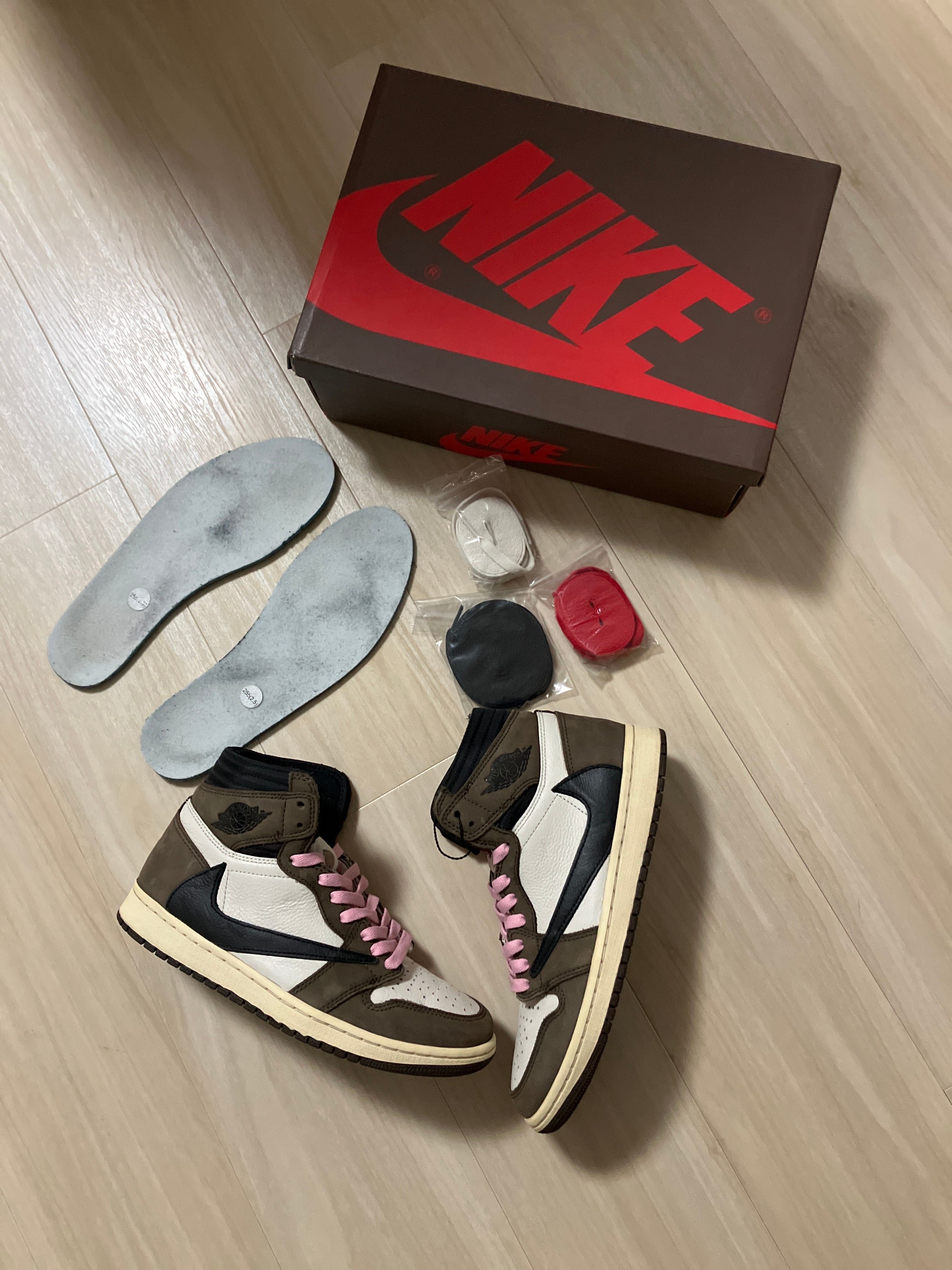 Travis Scott × Nike Air Jordan 1 Retro High OG TS SP "Sail/Dark Mocha"
