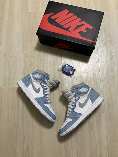 Nike Air Jordan 1 High OG "Hyper Royal"