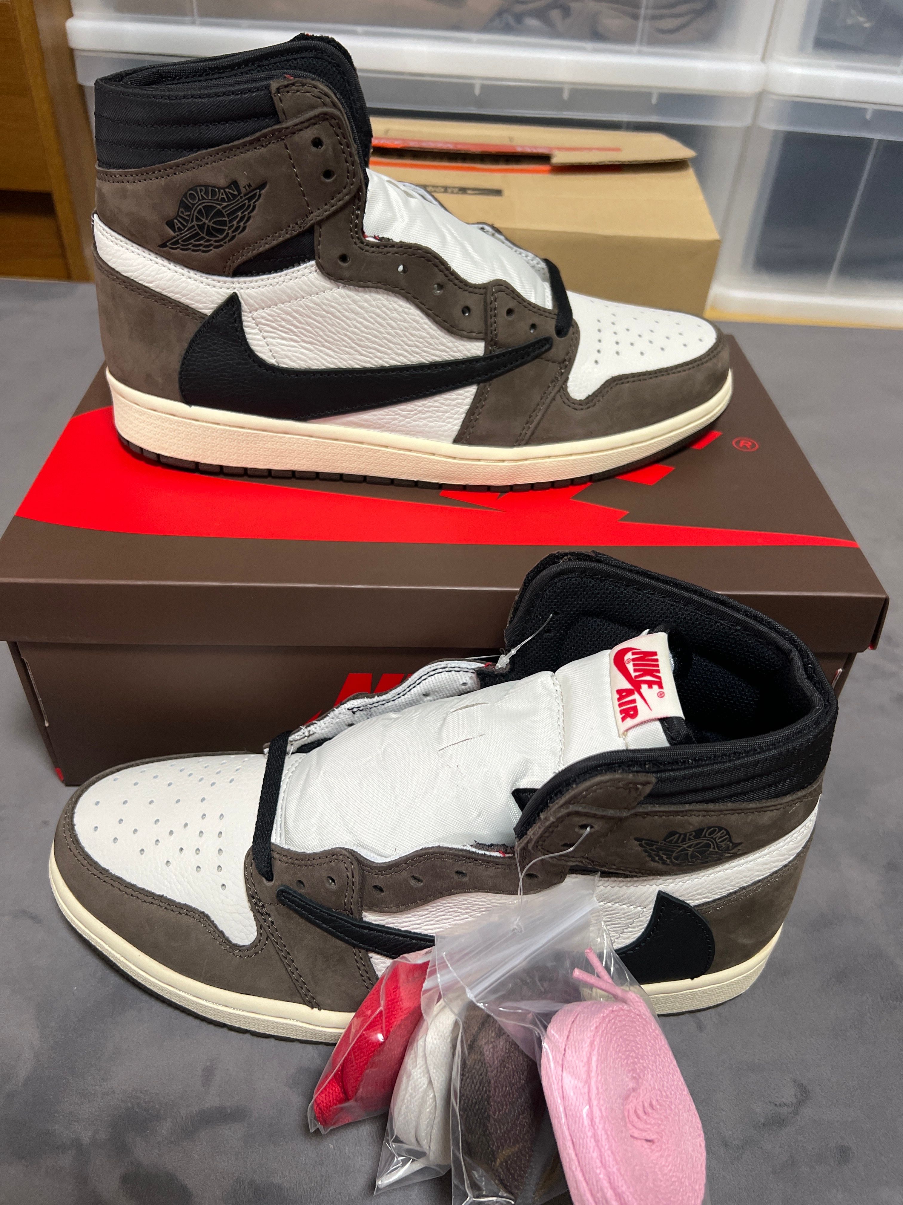 Travis Scott × Nike Air Jordan 1 Retro High OG TS SP "Sail/Dark Mocha"