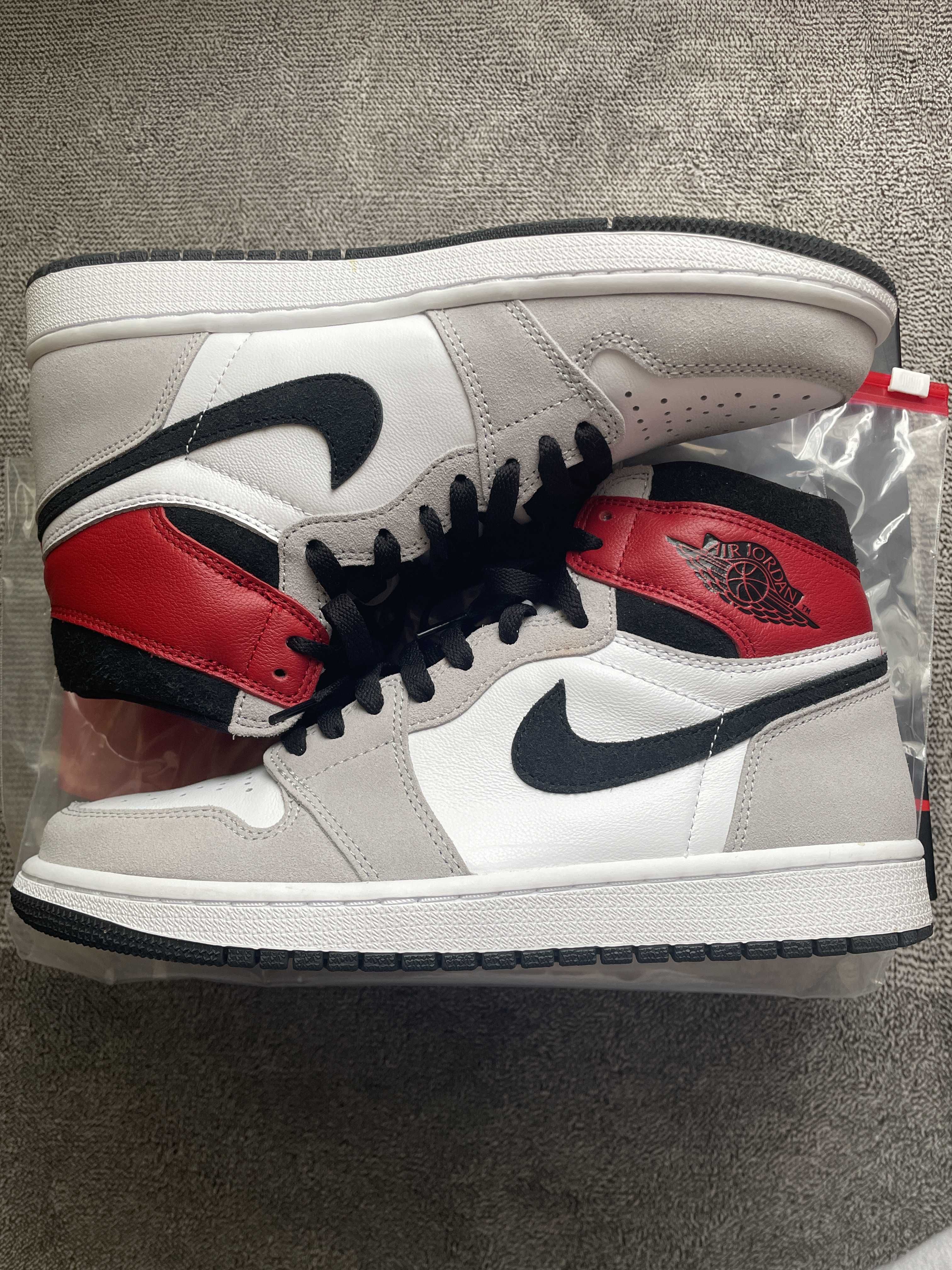 Nike Air Jordan 1 High OG "White/Black/Light Smoke Grey"