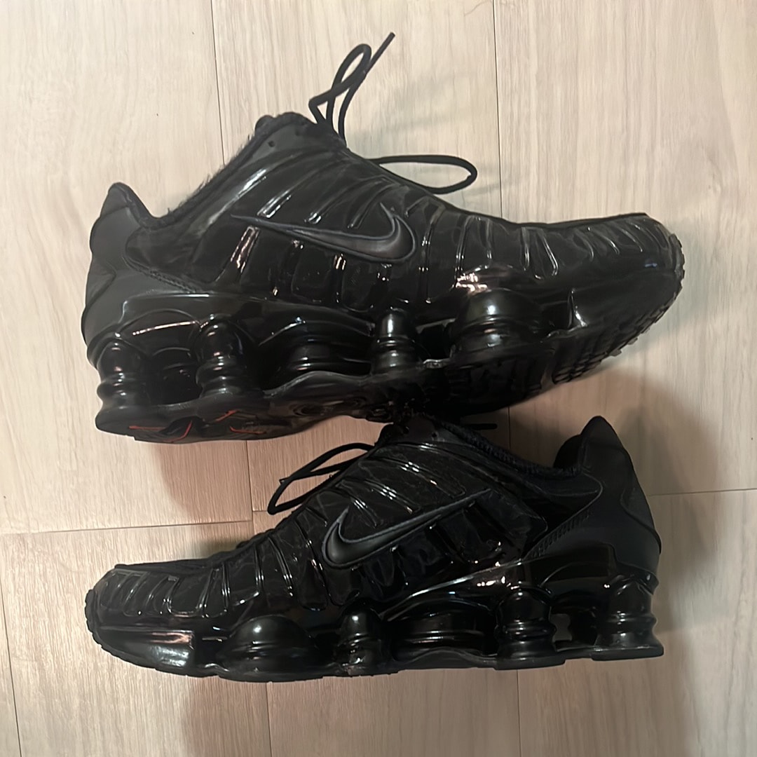 ナイキ ショックス TL "ブラック/メタリックヘマタイト/マックスオレンジ/ブラック"