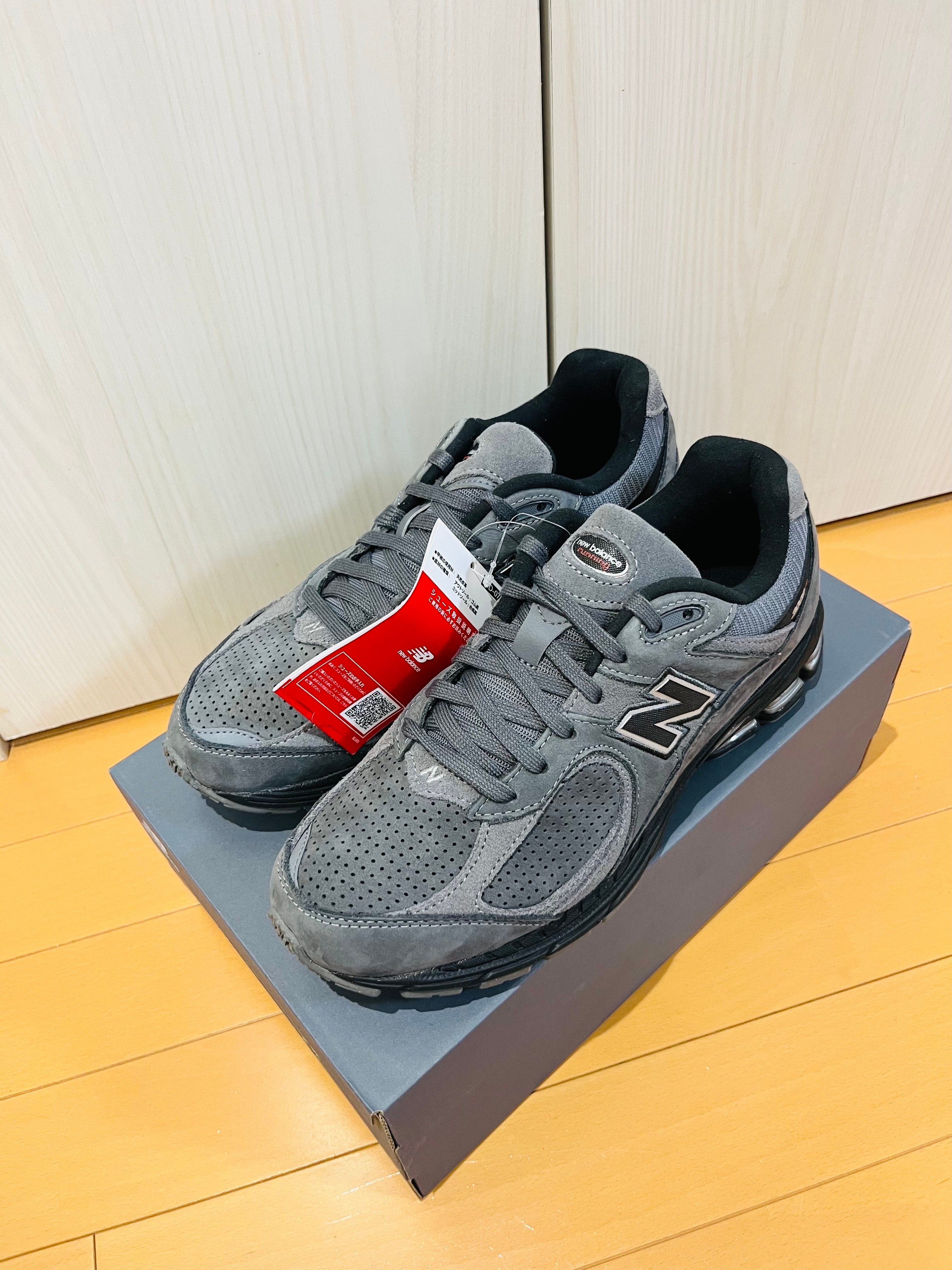 ニューバランス 2002R "ダークグレー"