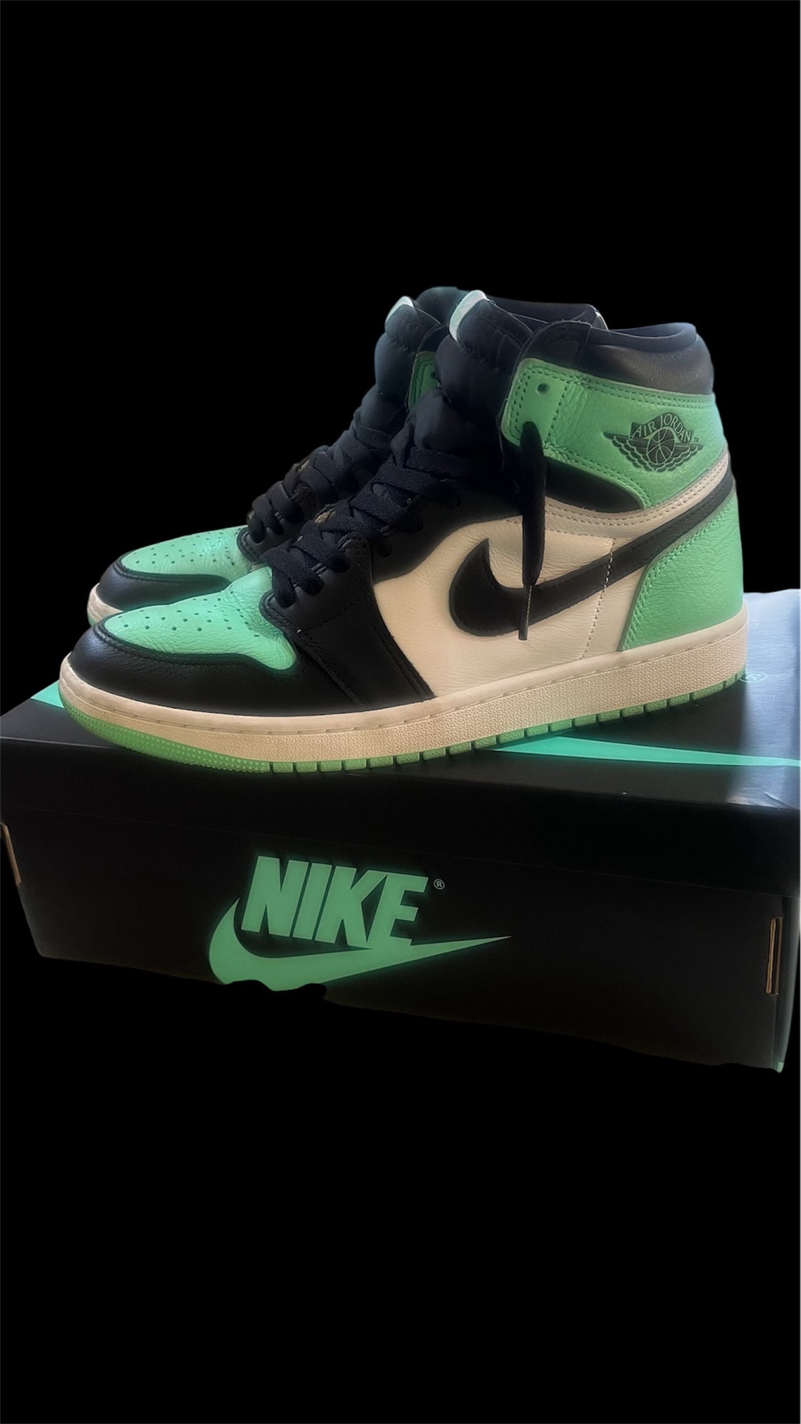 Nike Air Jordan 1 High OG "Green Glow"