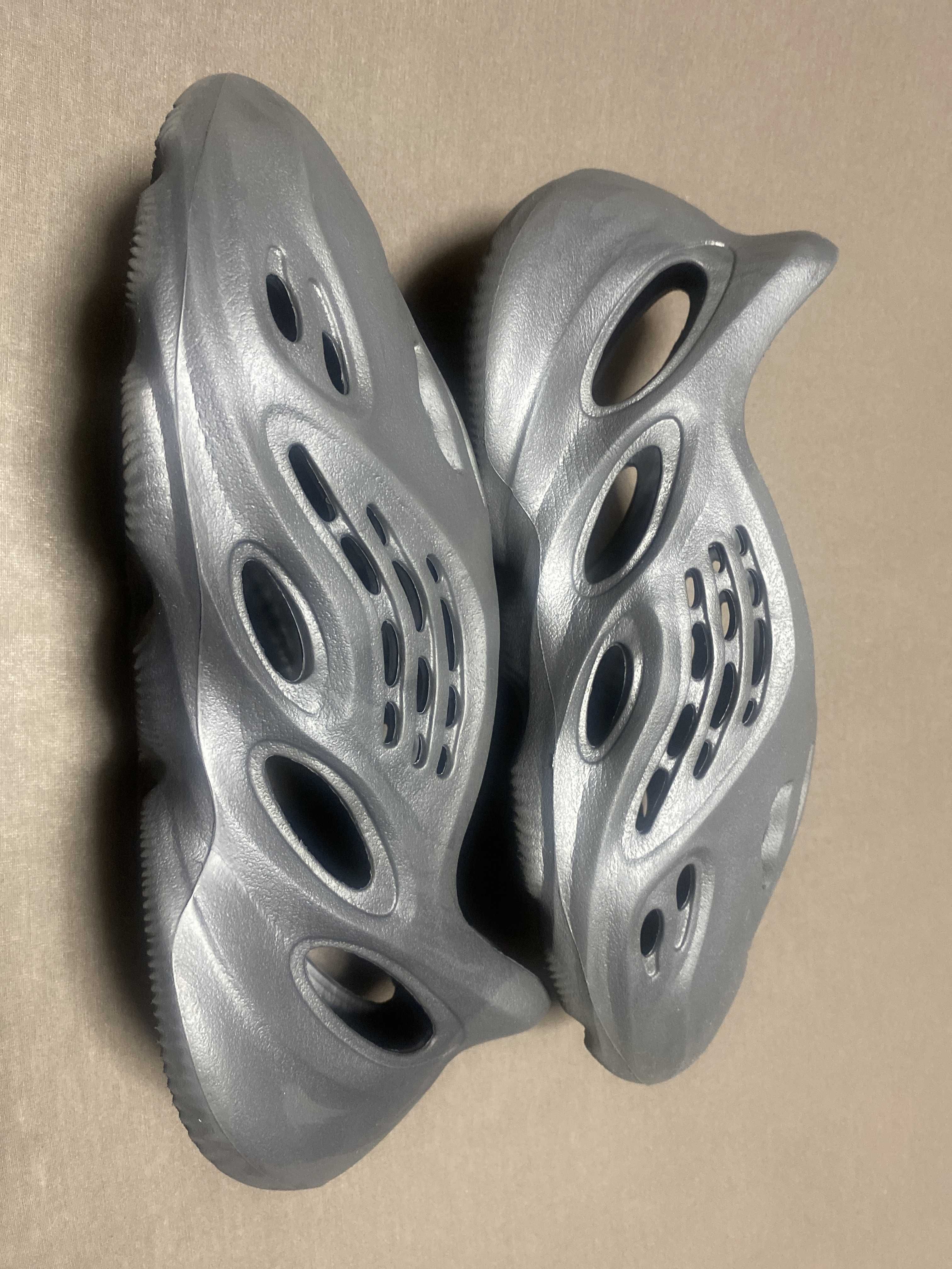 adidas YEEZY Foam Runner "Onyx"