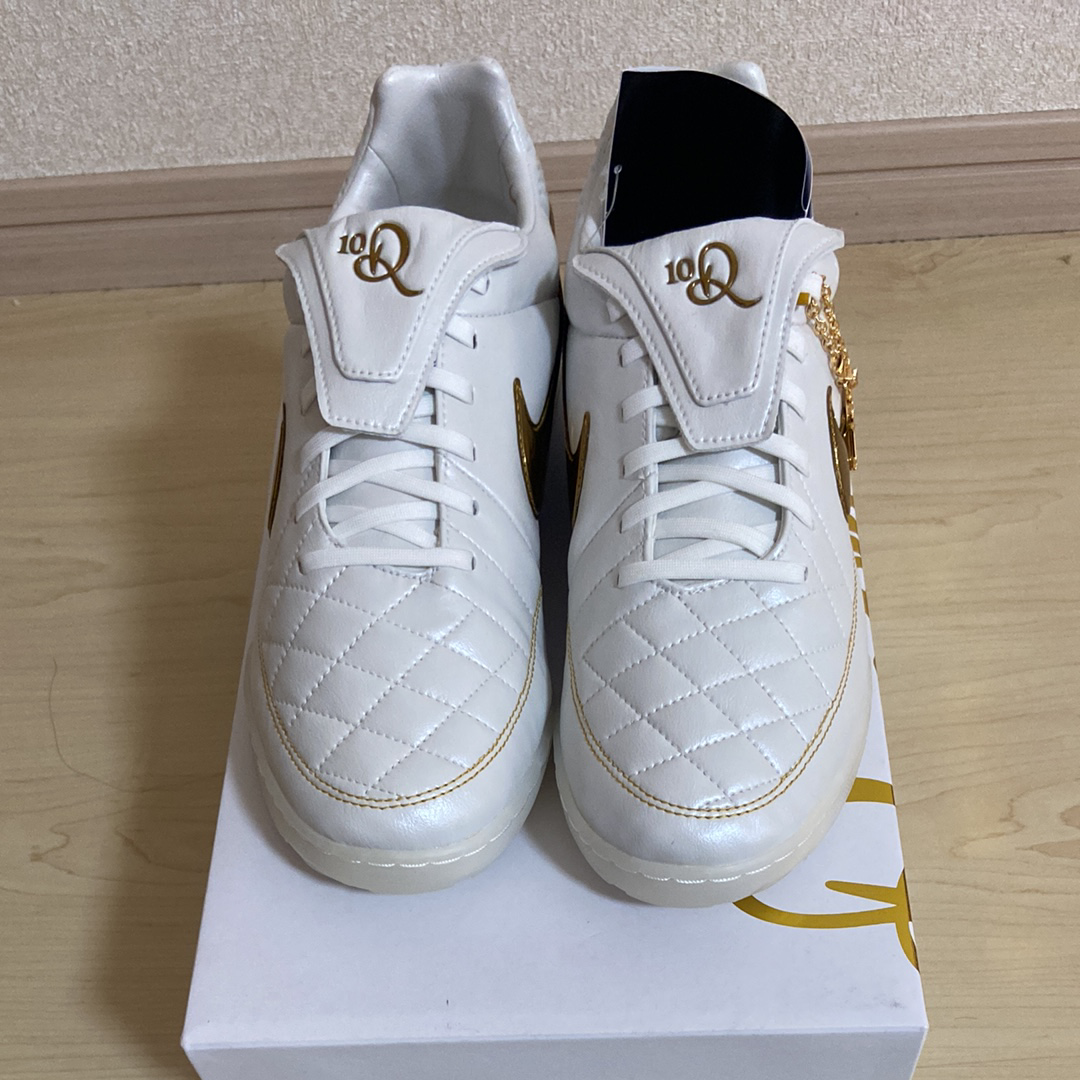 ロナウジーニョ × ナイキ ティエンポ レジェンド "タッチ オブ ゴールド"