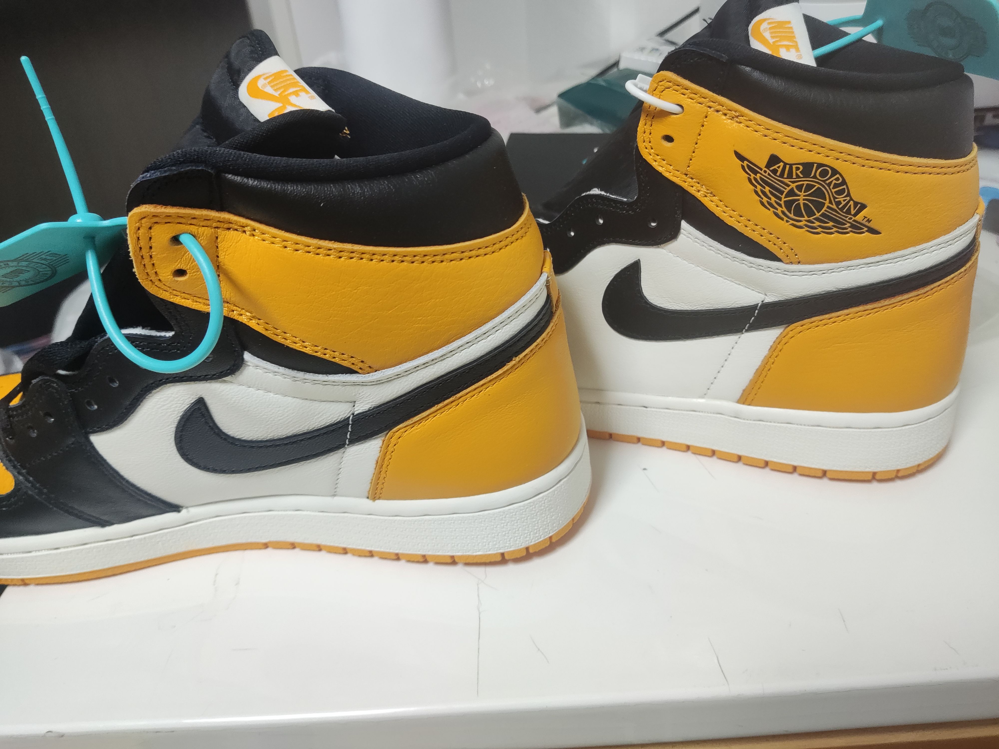 Nike Air Jordan 1 Retro High OG "Taxi"