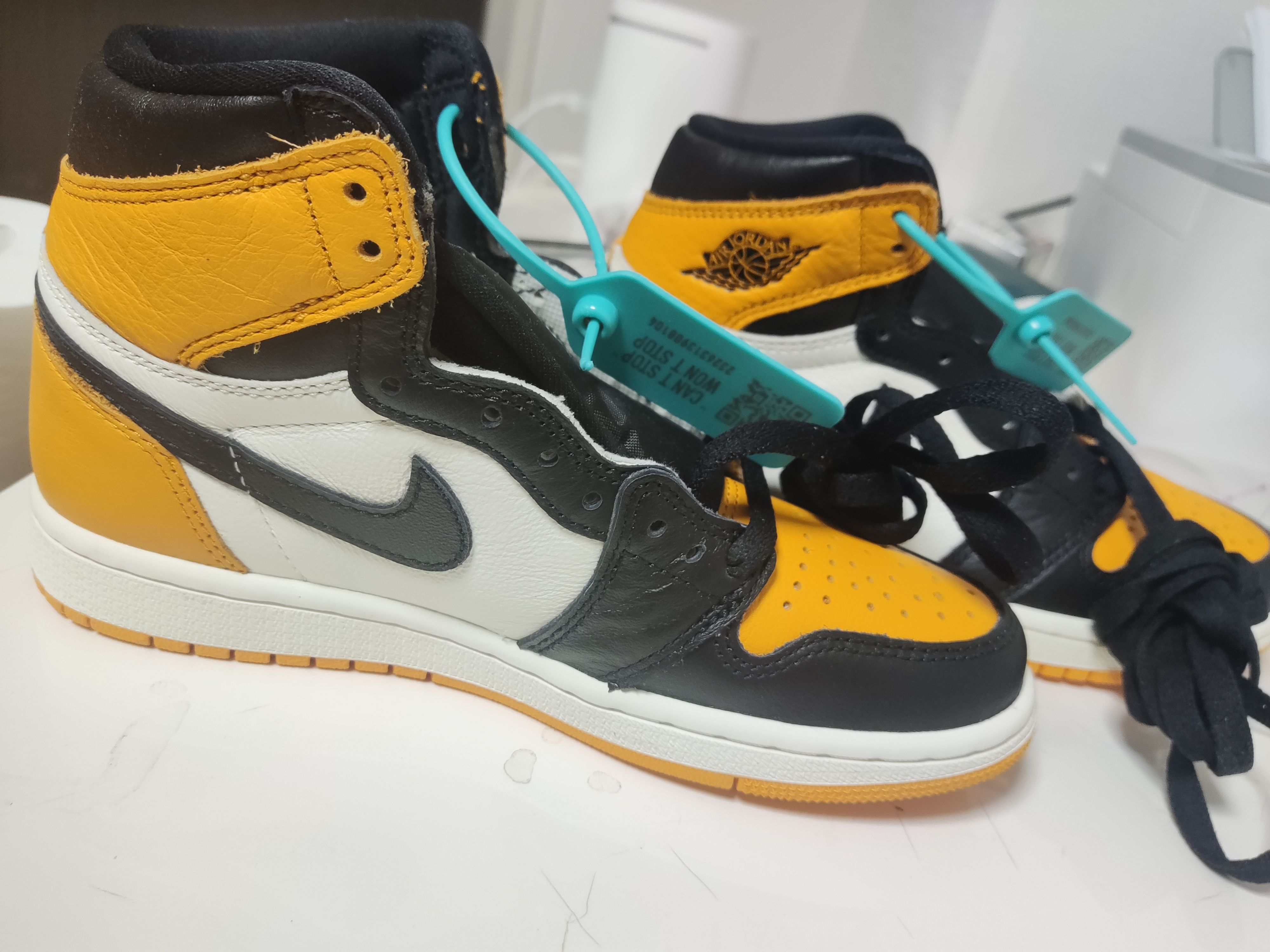 Nike Air Jordan 1 Retro High OG "Taxi"