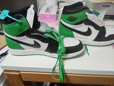 Nike Air Jordan 1 Retro High OG "Celtics/Black and Lucky Green" (2023)