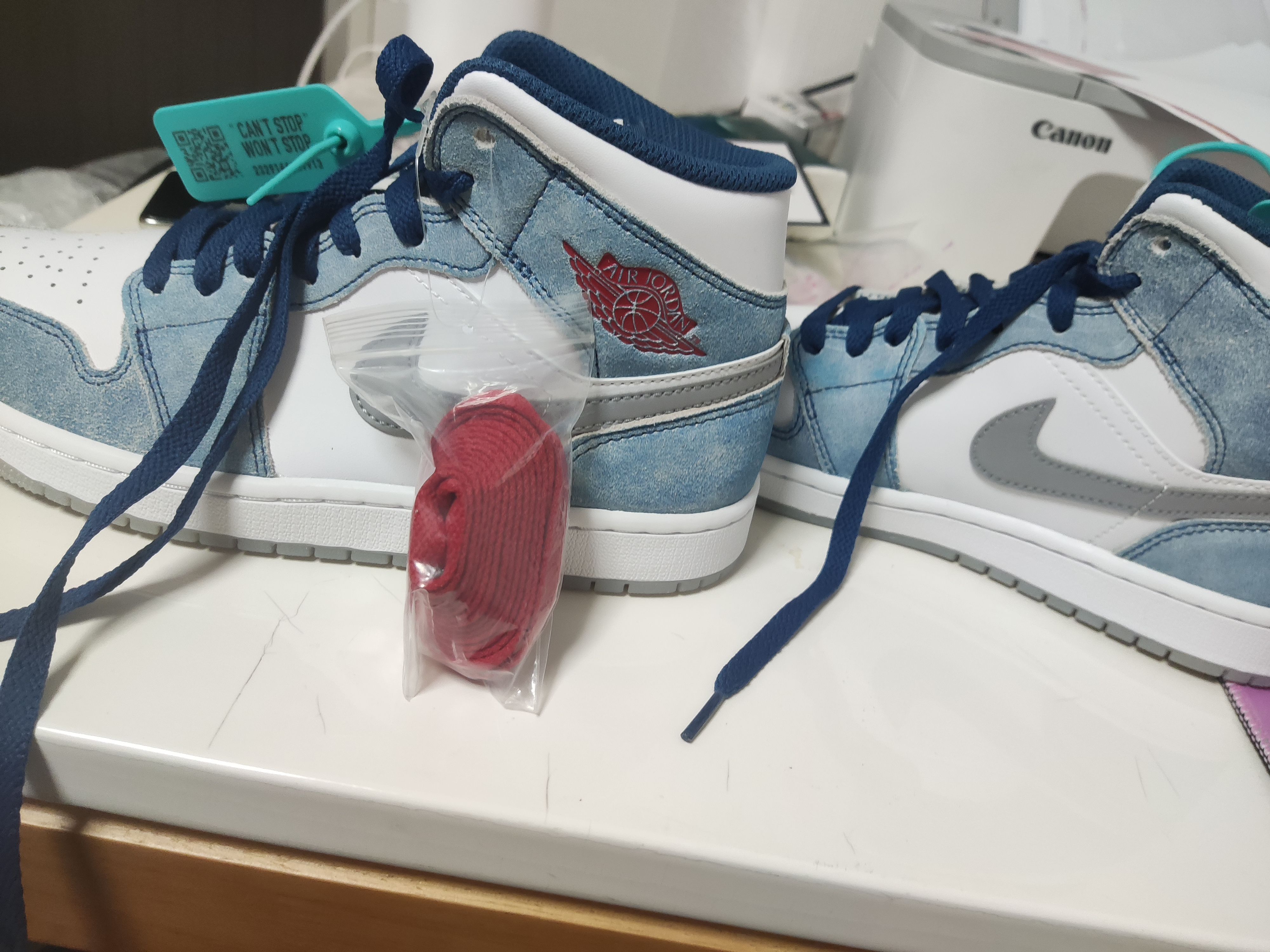 Nike Air Jordan 1 Mid SE "White/Hyper Royal/Red"