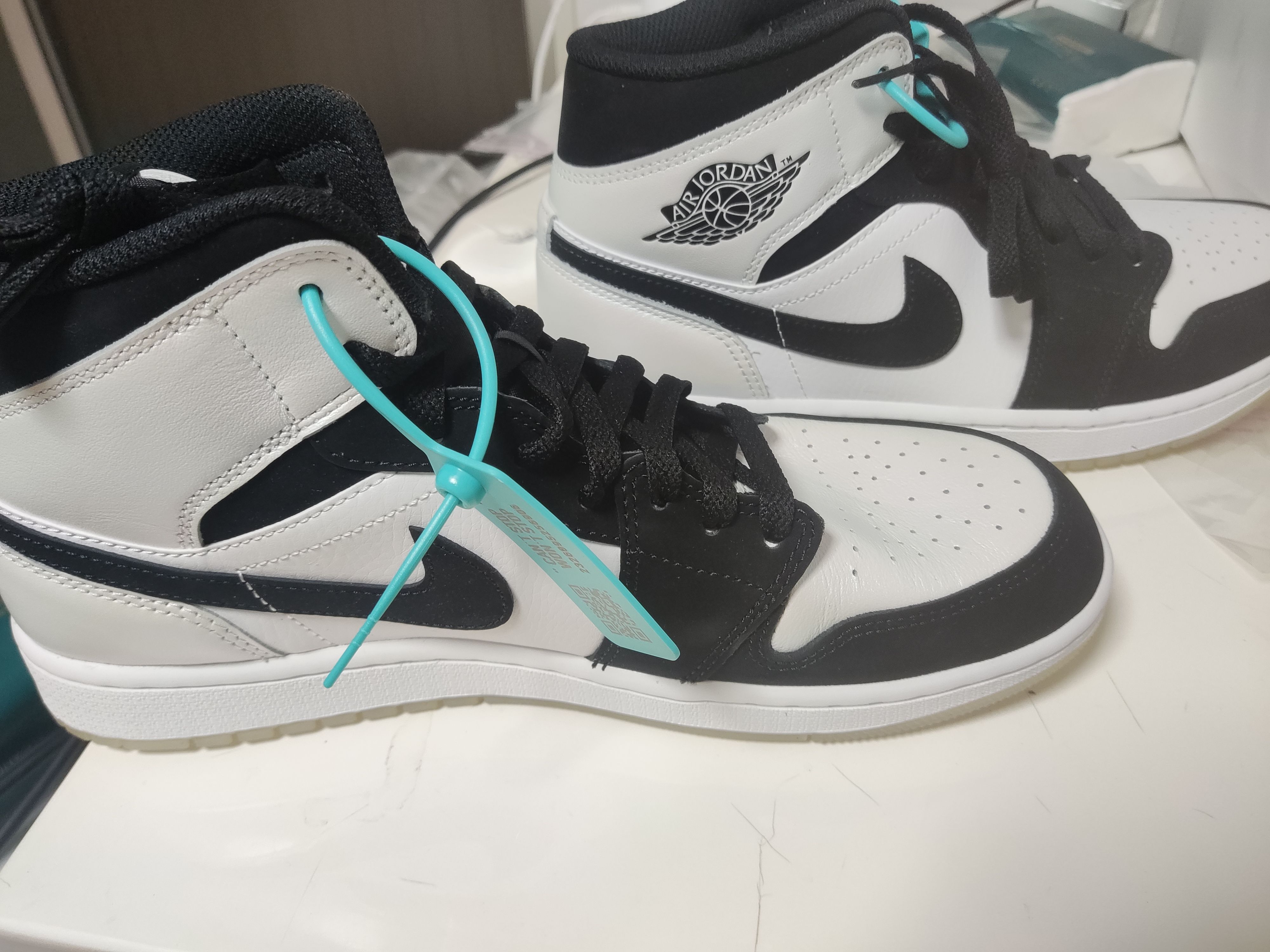 Nike Air Jordan 1 Mid "Omega/Black/White"