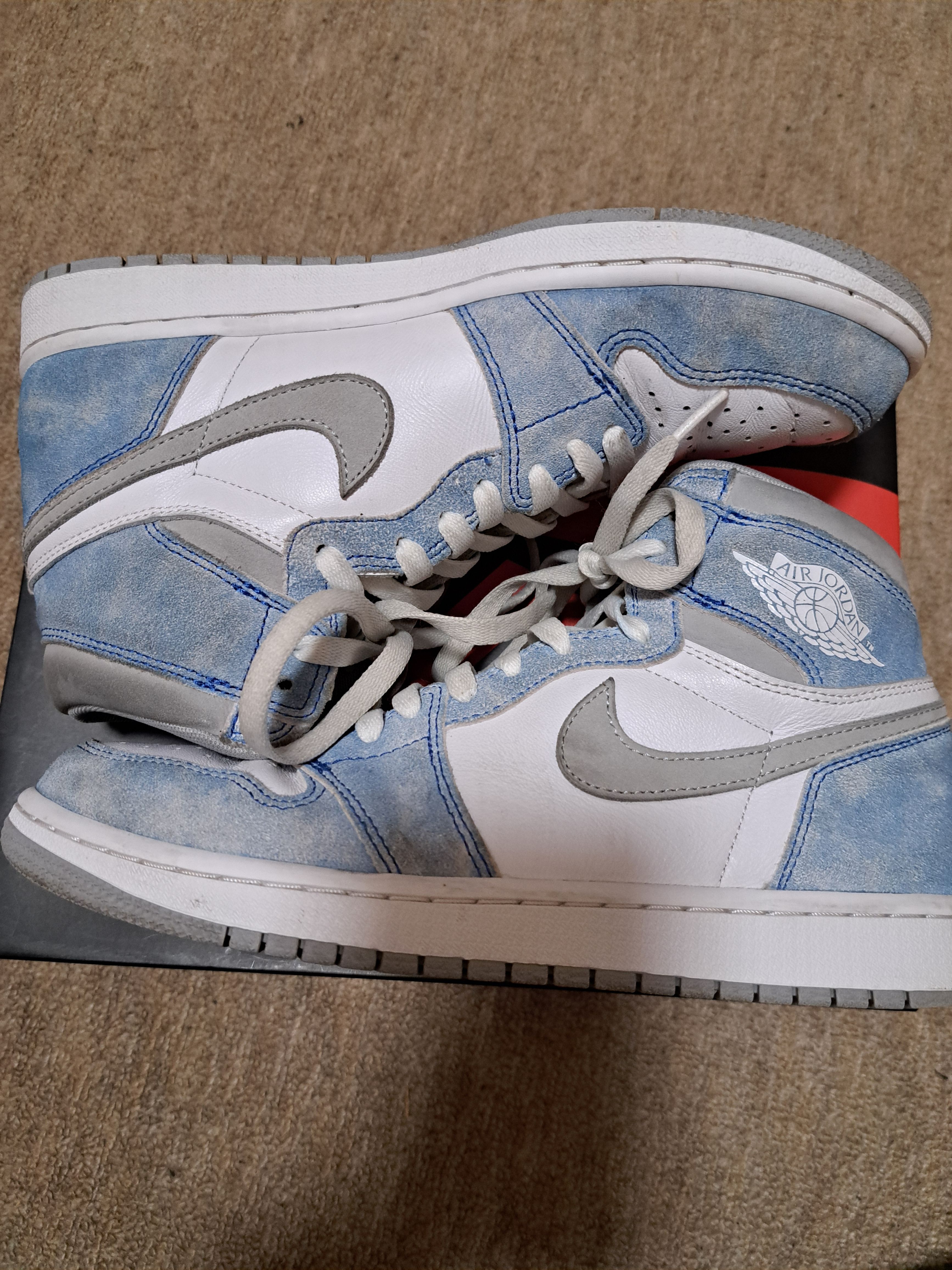Nike Air Jordan 1 High OG "Hyper Royal"