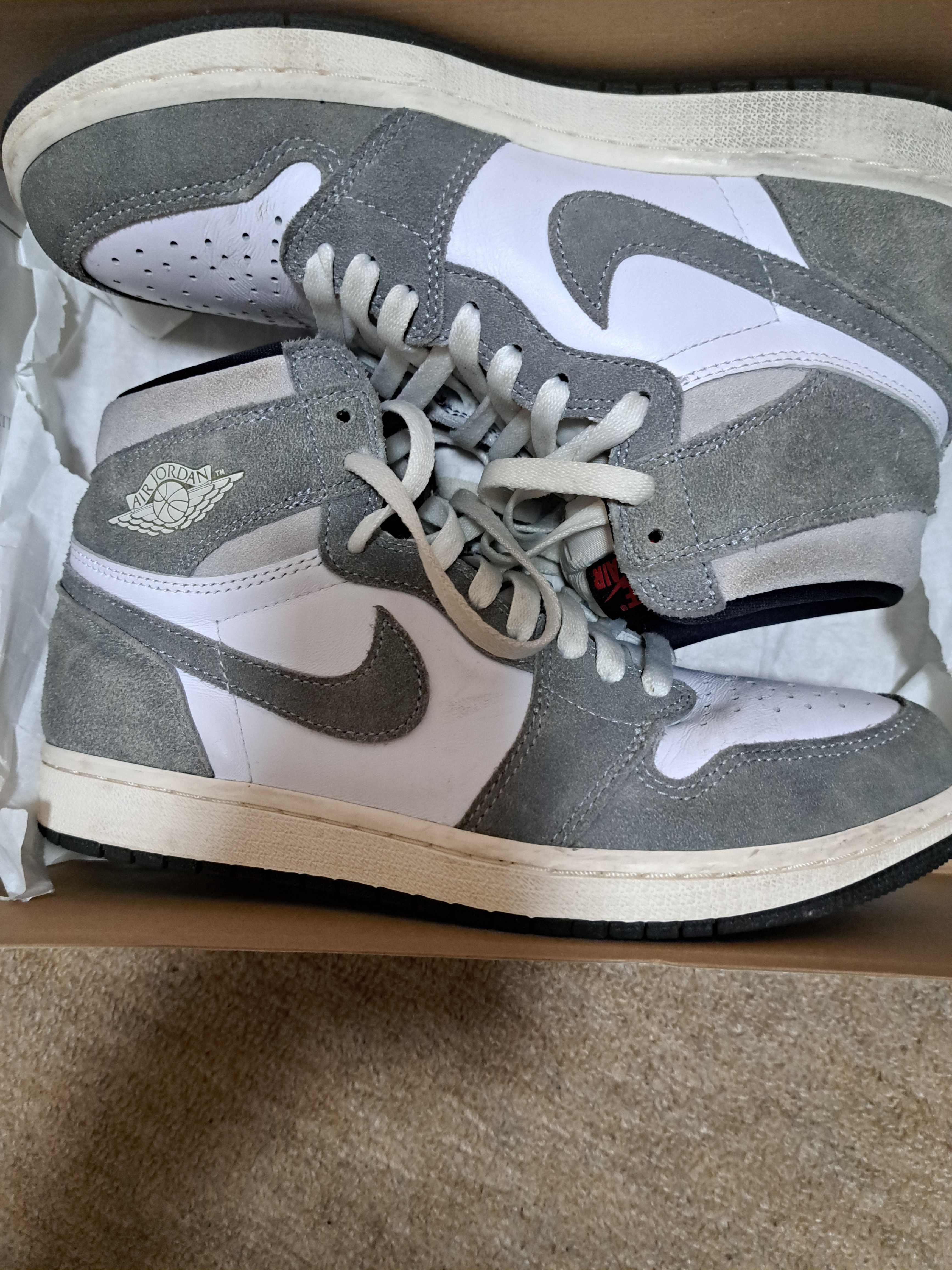 Nike Air Jordan 1 Retro High OG "Black and Smoke Grey"