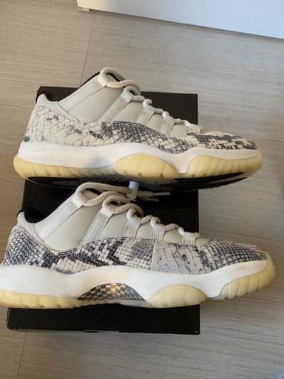 Nike Air Jordan 11 Low Snakeskin "Light Bone/University Red/Sail/Black"