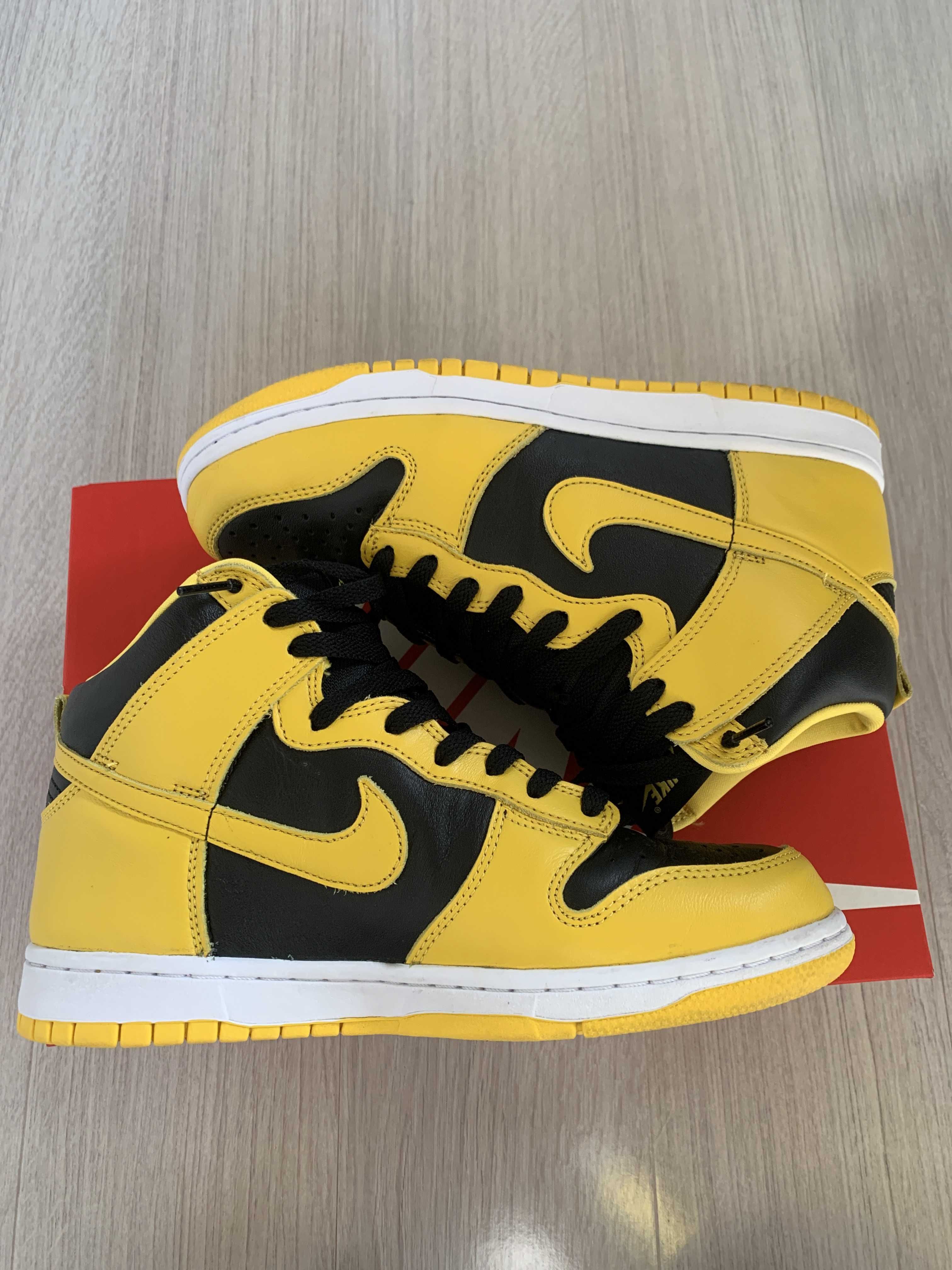 Nike Dunk High "Black/Varsity Maize"