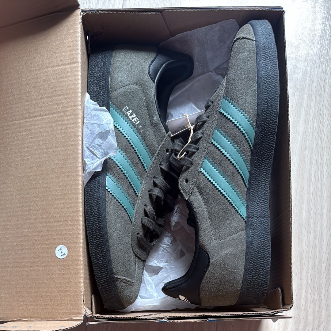 adidas Gazelle "Pantone/Core Black"