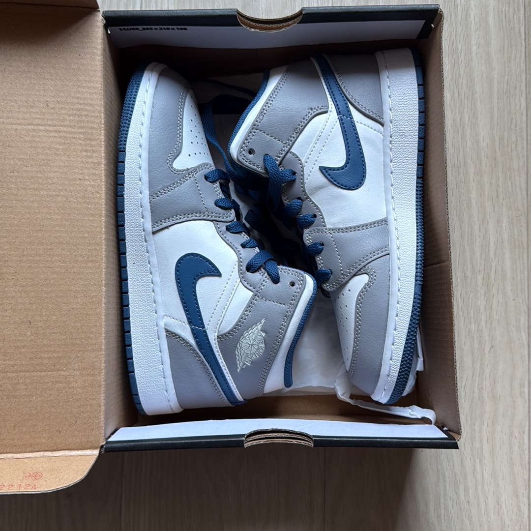 Nike GS Air Jordan 1 Mid "True Blue"