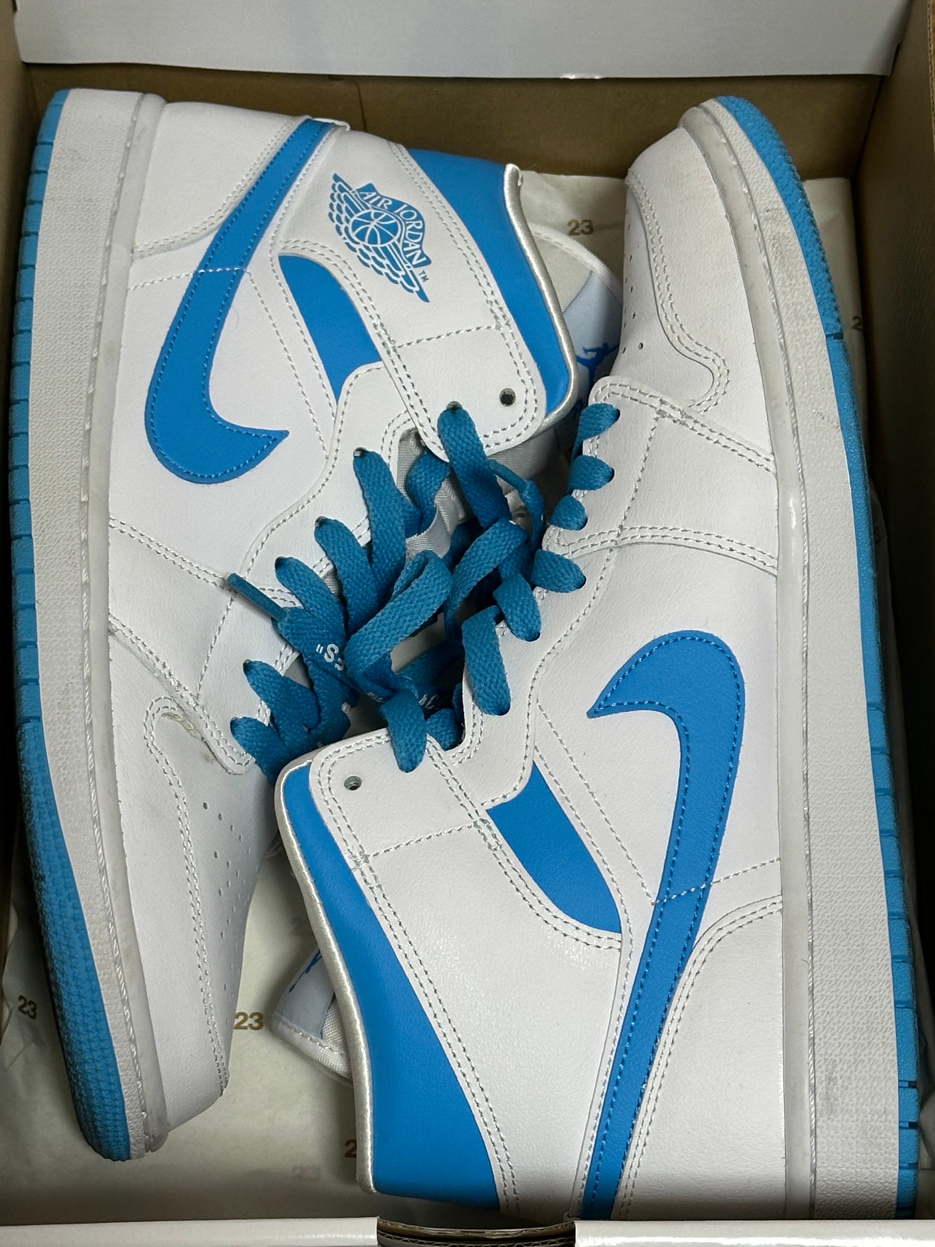 Nike Women's Air Jordan 1 Mid "UNC"