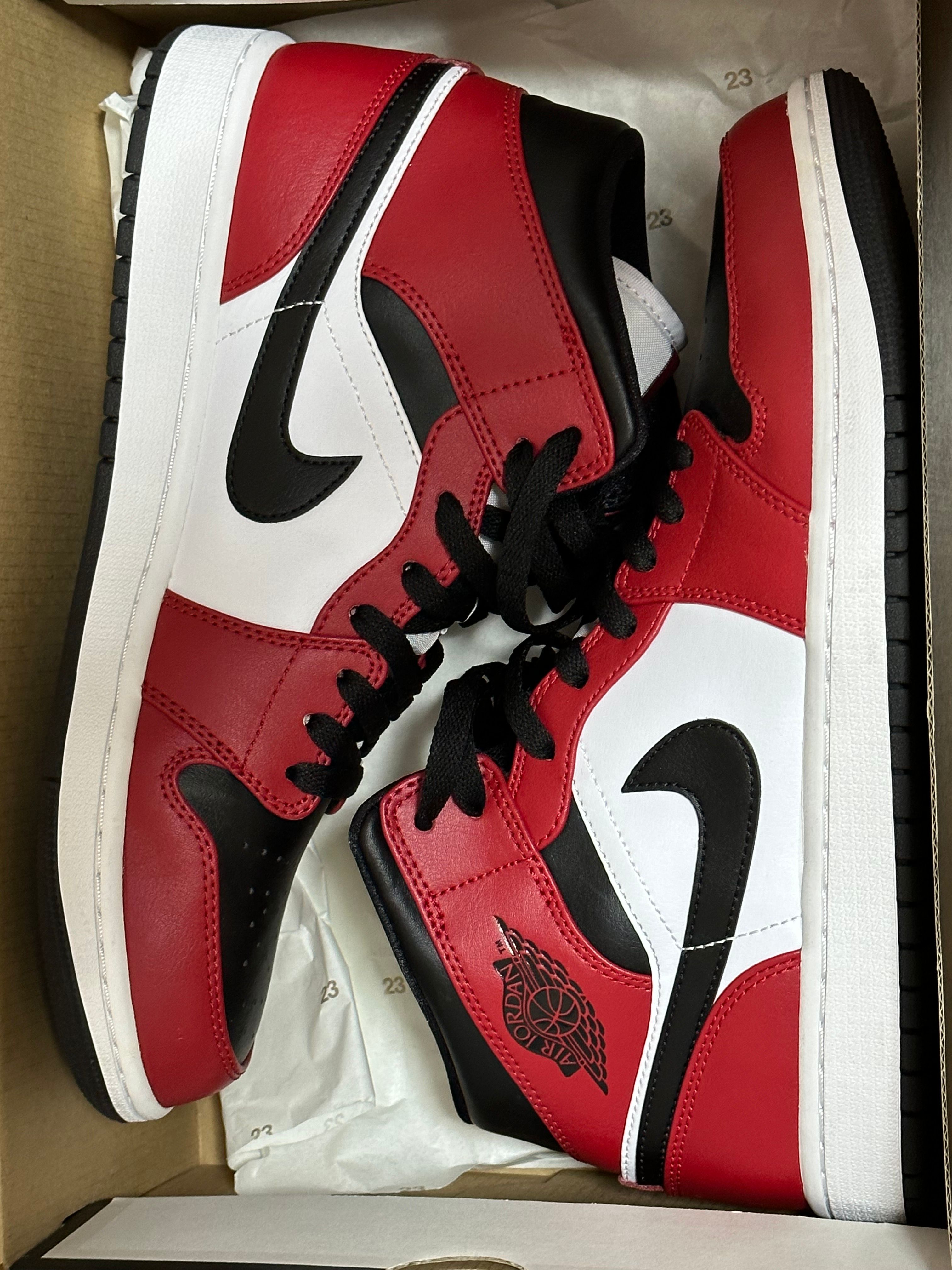 Nike Air Jordan 1 Mid "Chicago Black Toe"