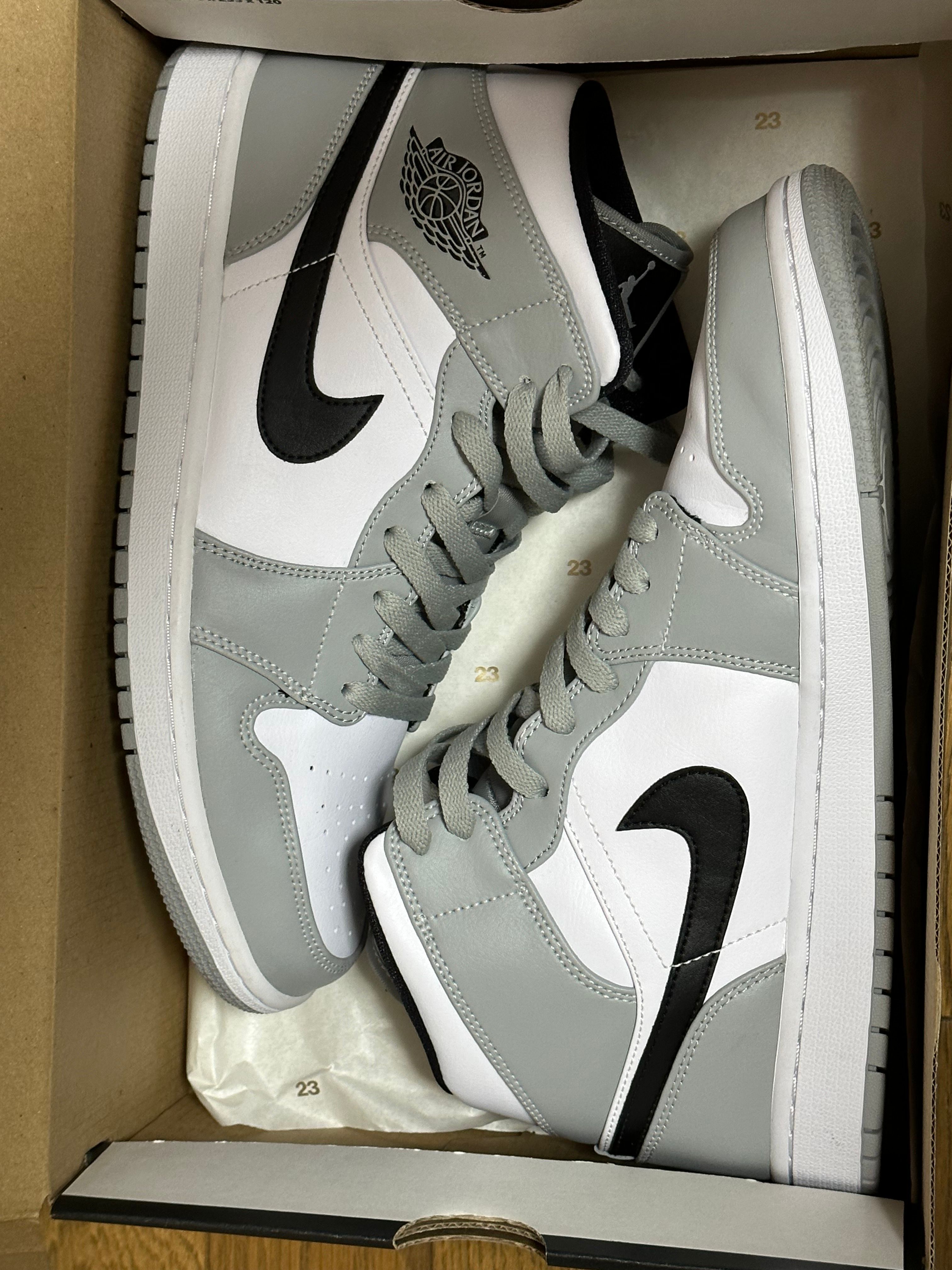 Nike Air Jordan 1 Mid "Light Smoke Grey/White/Black"