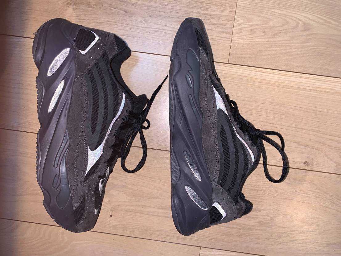 adidas YEEZY BOOST 700 V2 "Vanta"