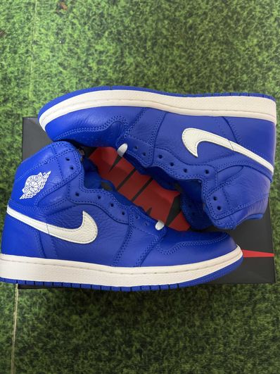Nike Air Jordan 1 Retro High "Hyper Royal"