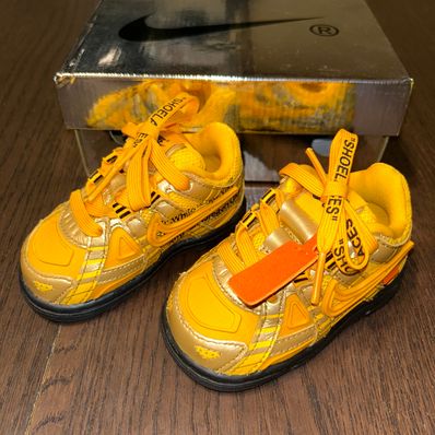 オフホワイト × ナイキ TD エアラバーダンク "ユニバーシティゴールド"(キッズ)