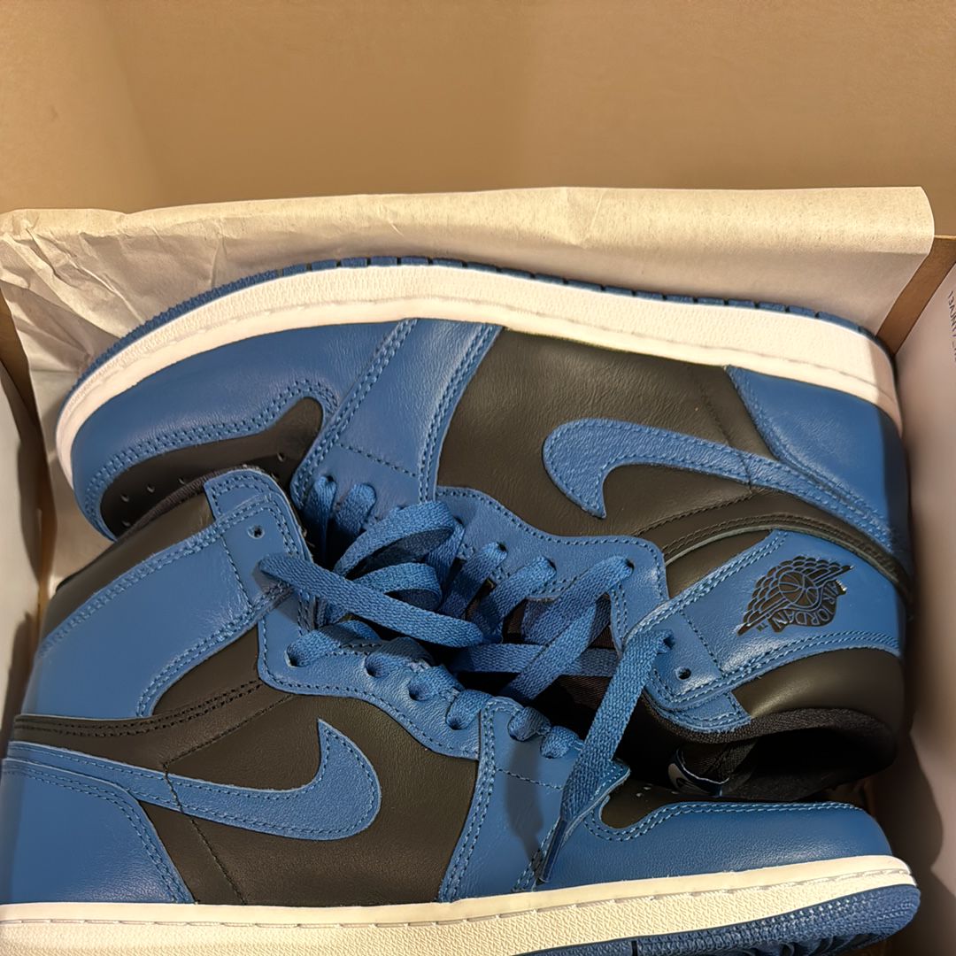 Nike Air Jordan 1 Retro High OG "Dark Marina Blue"
