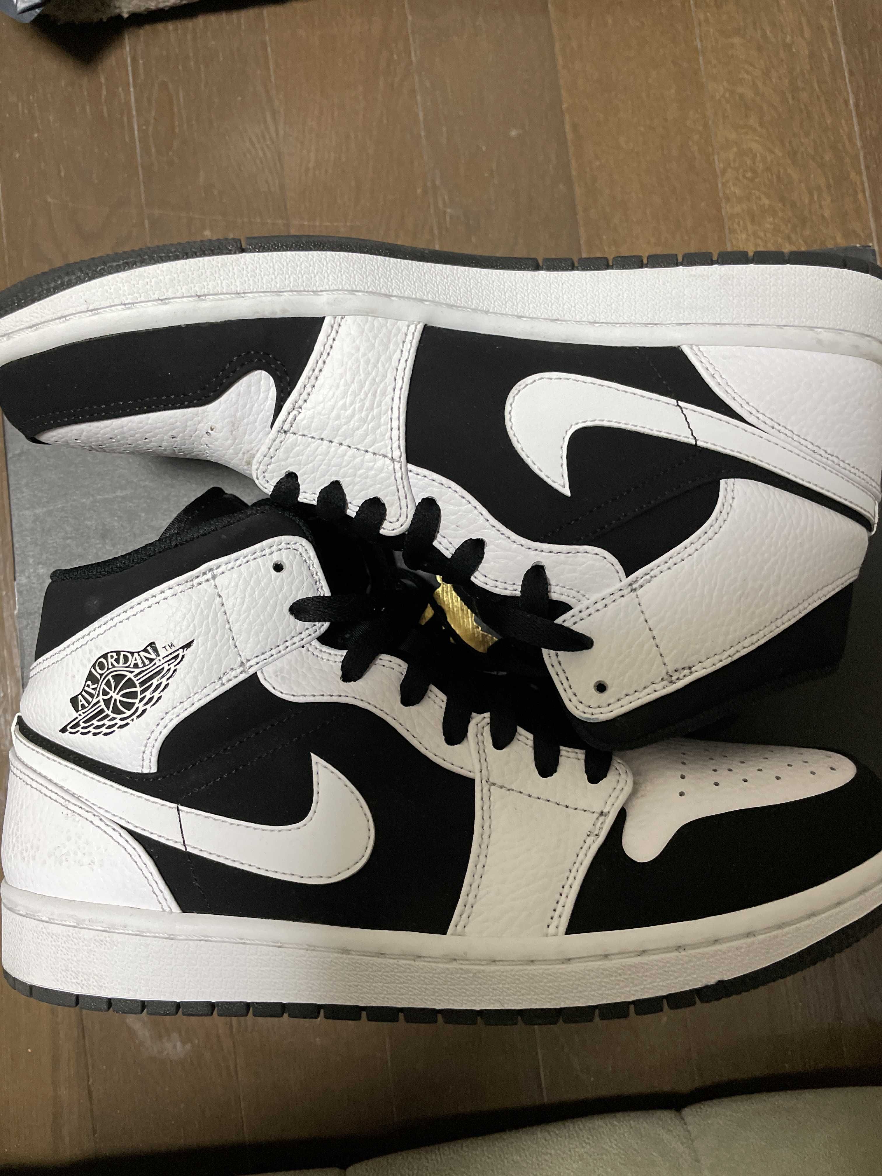 NIKE AIR JORDAN 1 MID "WHITE BLACK"
