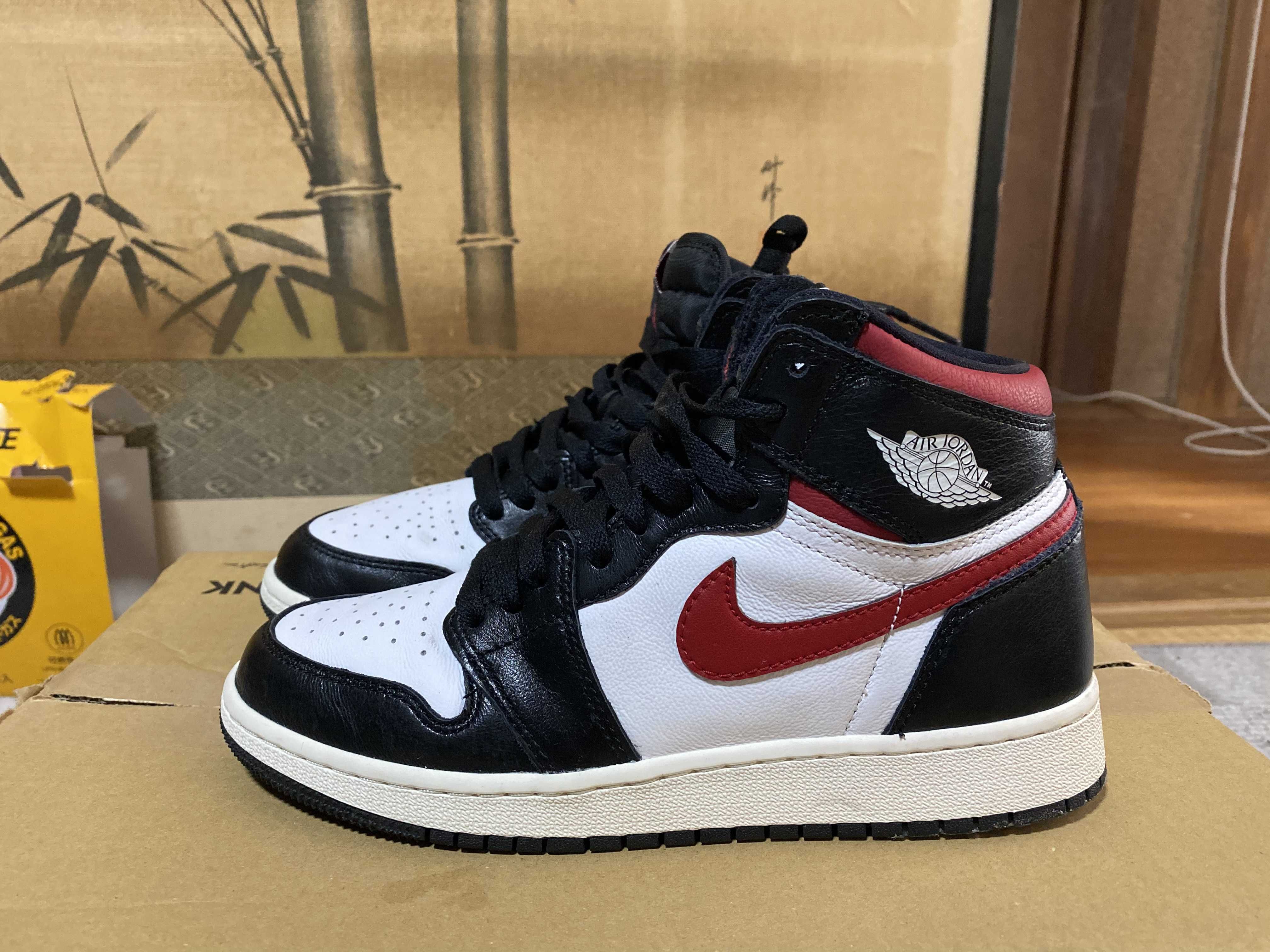Nike GS Air Jordan 1 Retro High "Black Gym Red"