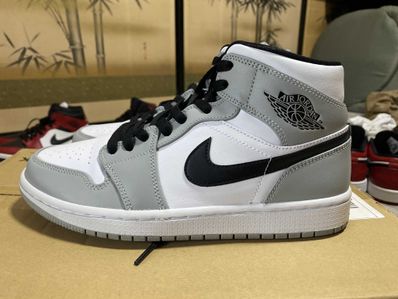 Nike Air Jordan 1 Mid "Light Smoke Grey/White/Black"