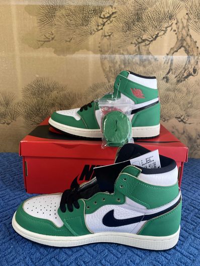 Nike Women's Air Jordan 1 High OG "Lucky Green/White-Sail-Black"