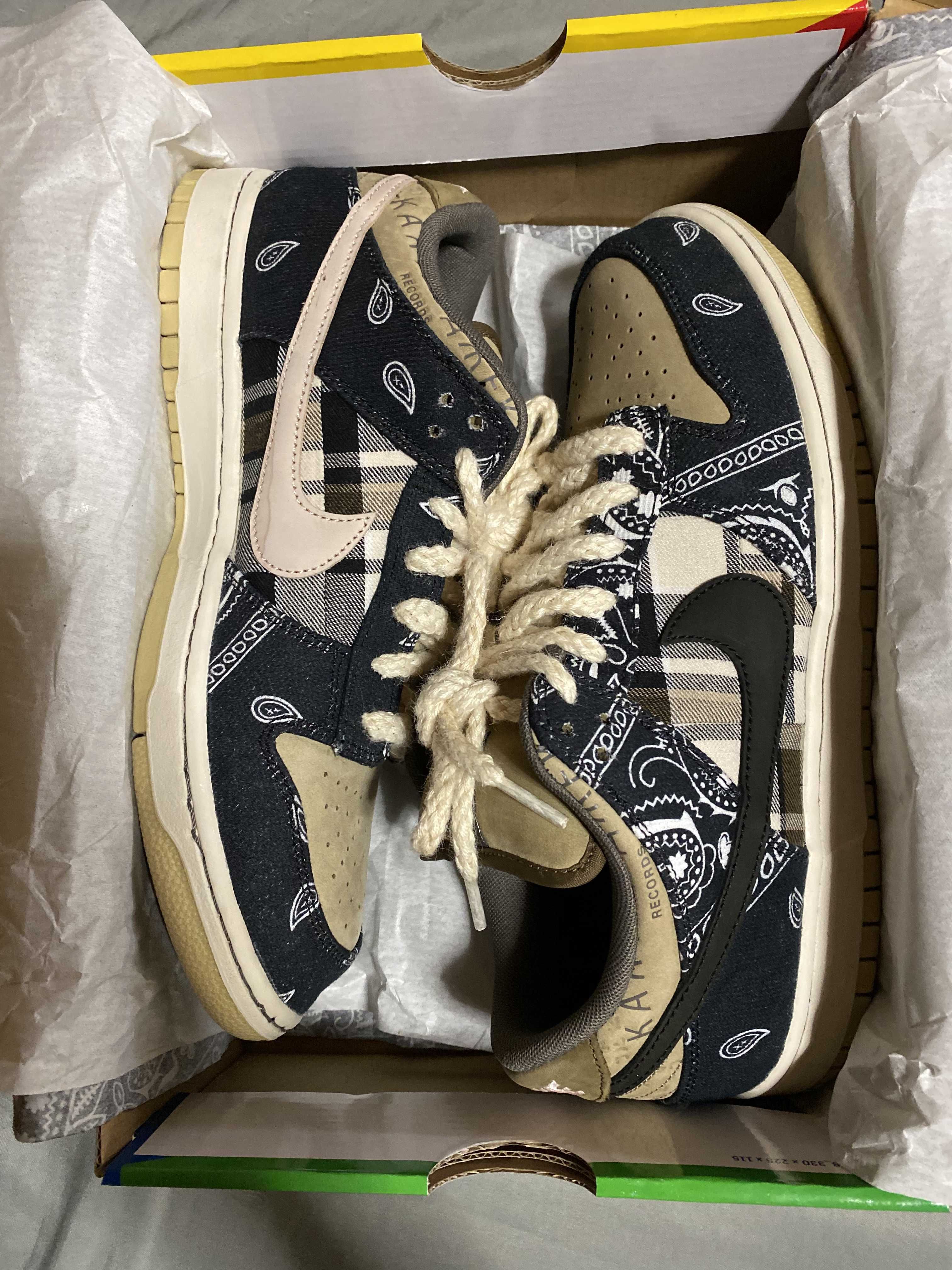 Travis Scott × Nike SB Dunk Low "Black/Parachute Beige"