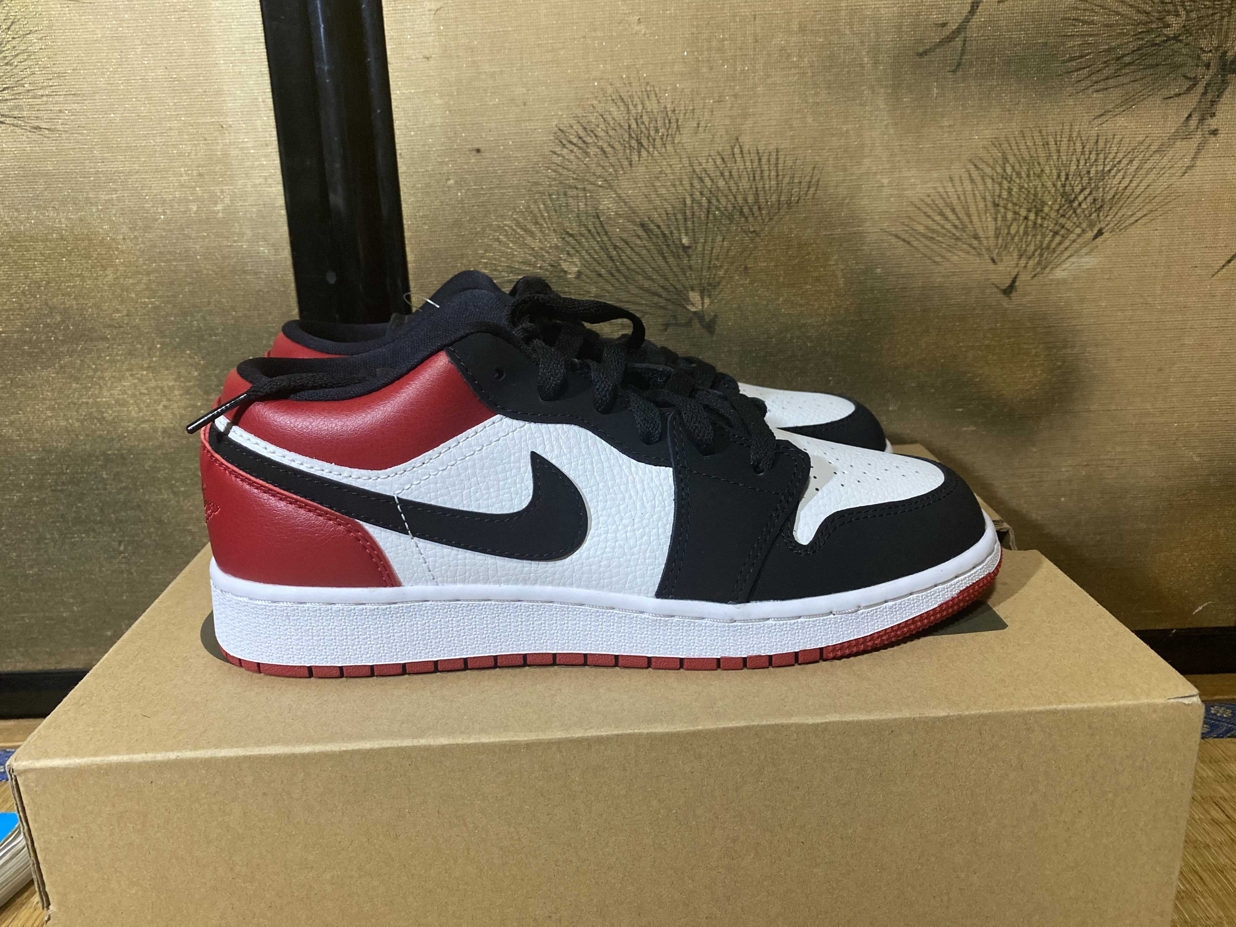 Nike GS Air Jordan 1 Low "Black Toe"