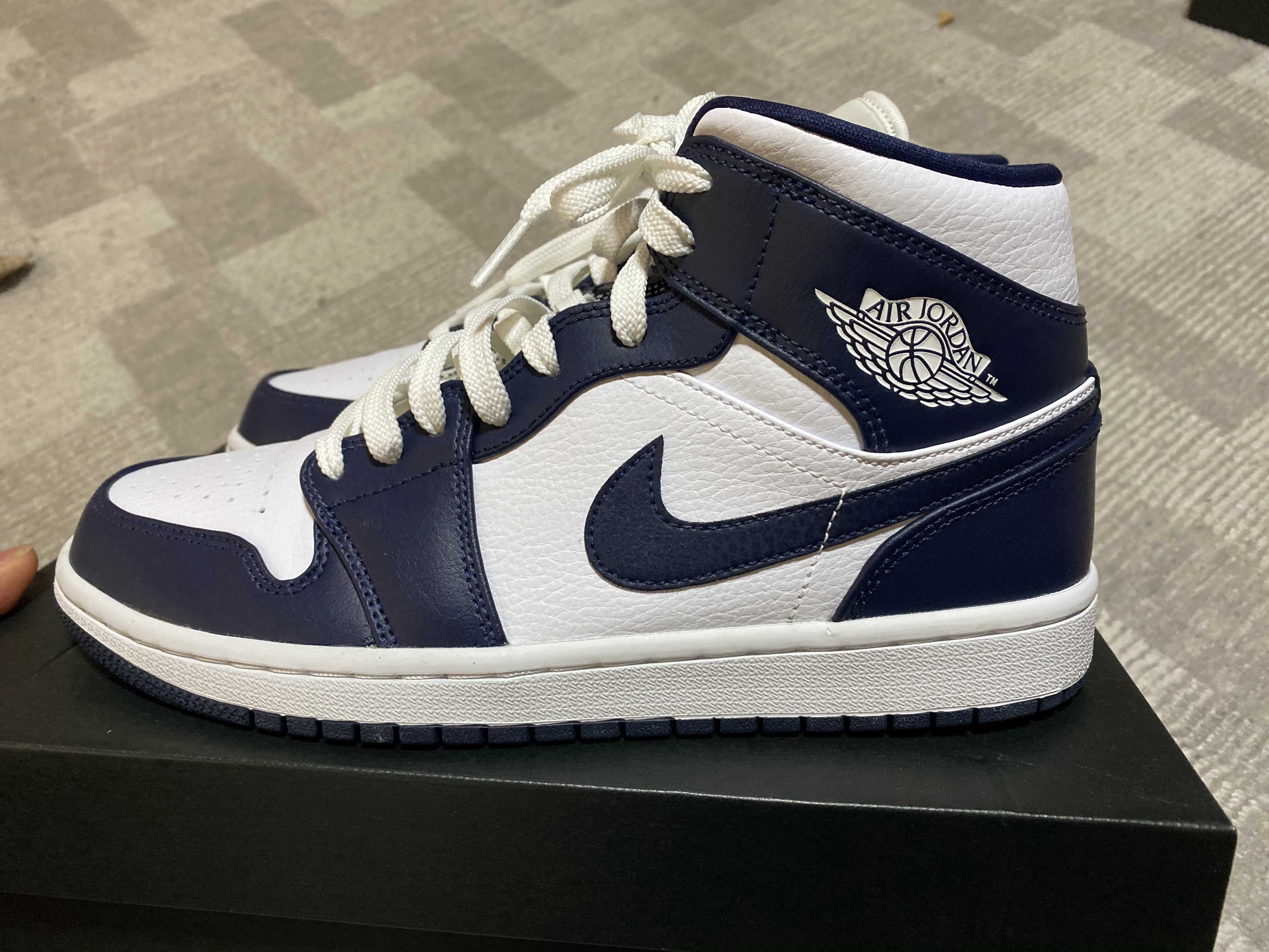 Nike Air Jordan 1 Mid "White Metallic Gold Obsidian"