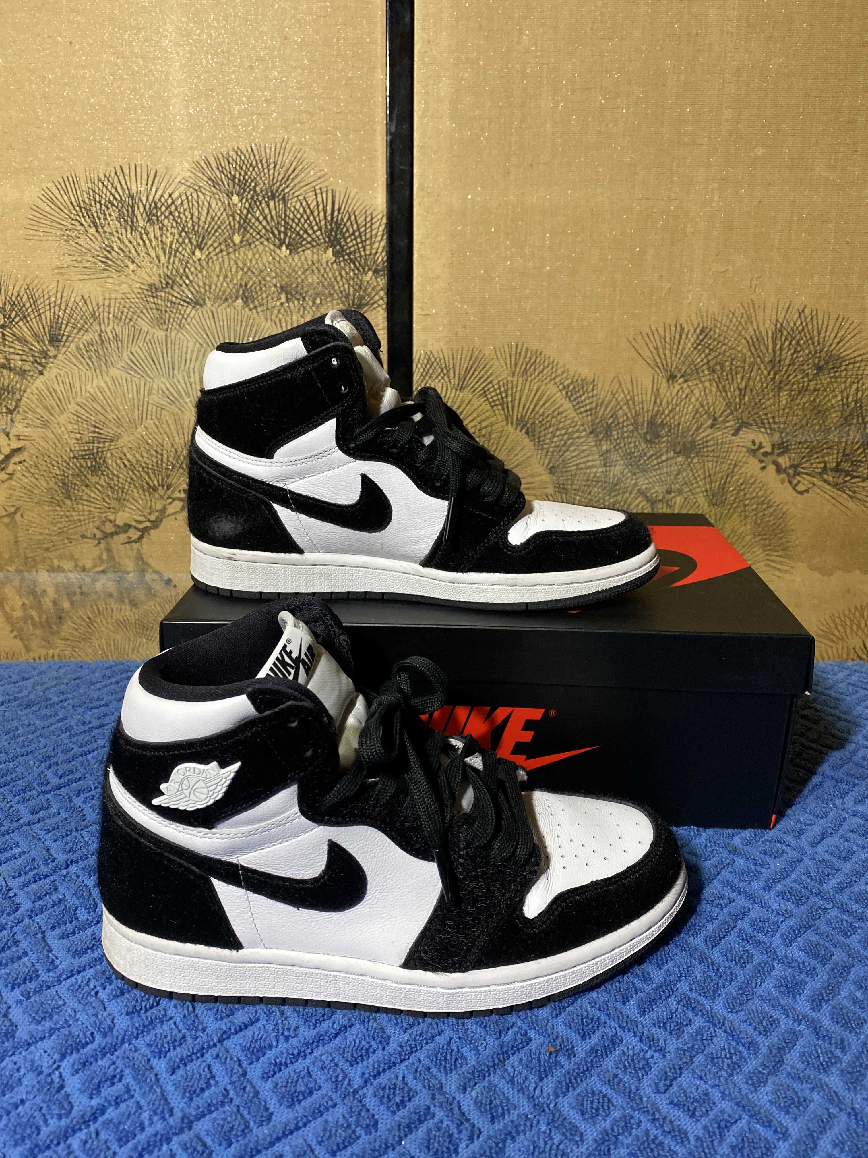 Nike Women's Air Jordan 1 Retro High OG "Black/White"