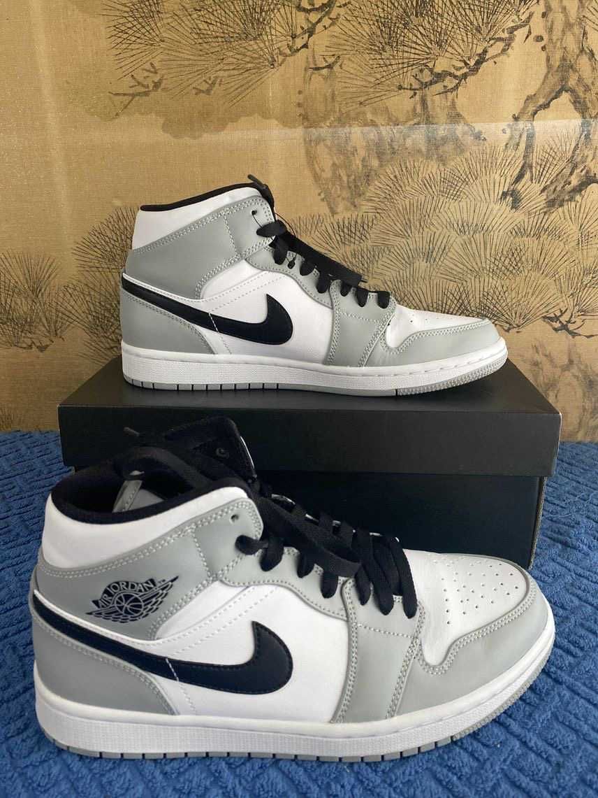 Nike Air Jordan 1 Mid "Light Smoke Grey/White/Black"