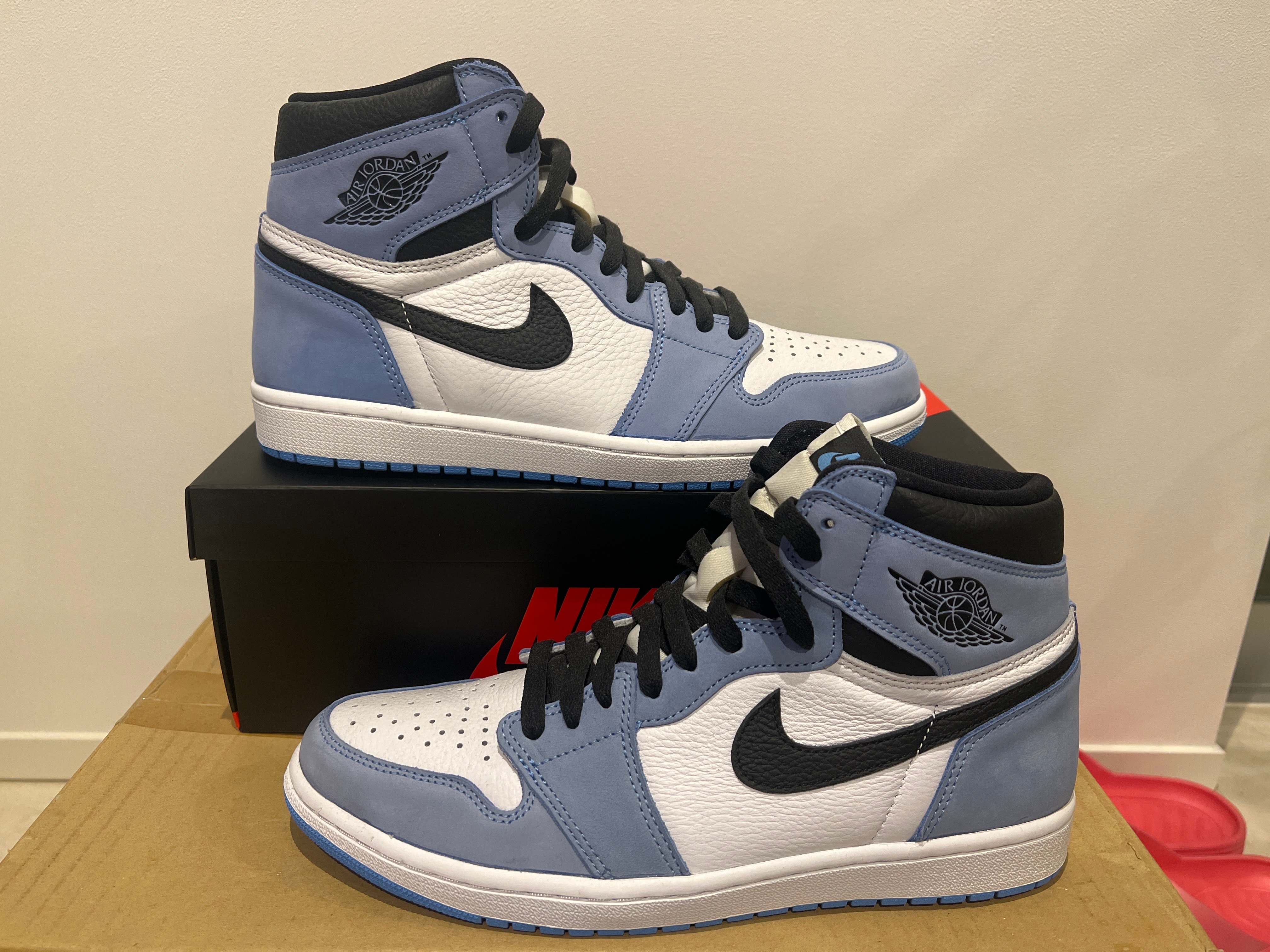 Nike Air Jordan 1 High OG "University Blue"