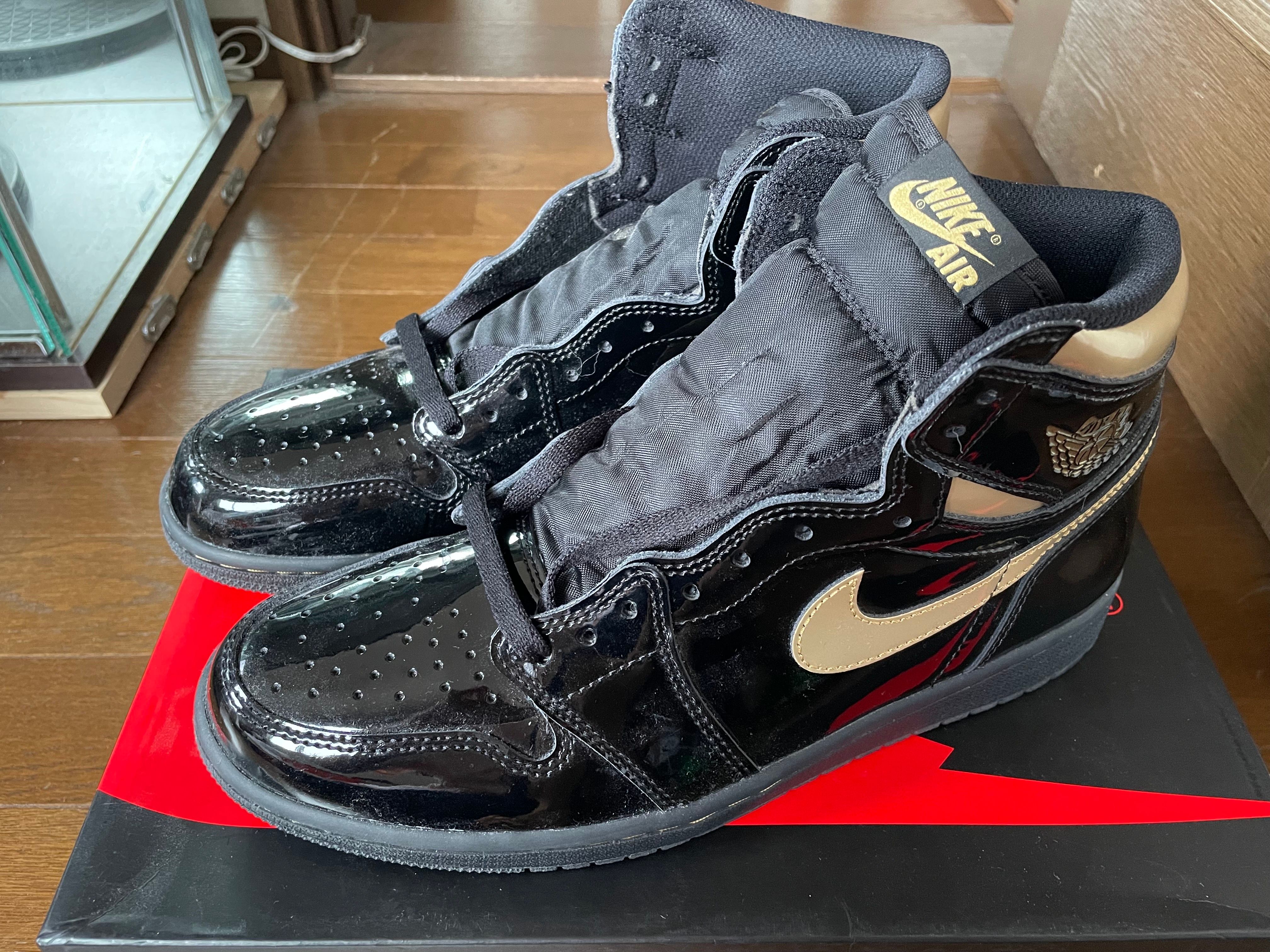Nike Air Jordan 1 High OG "Black-Metalic Gold"