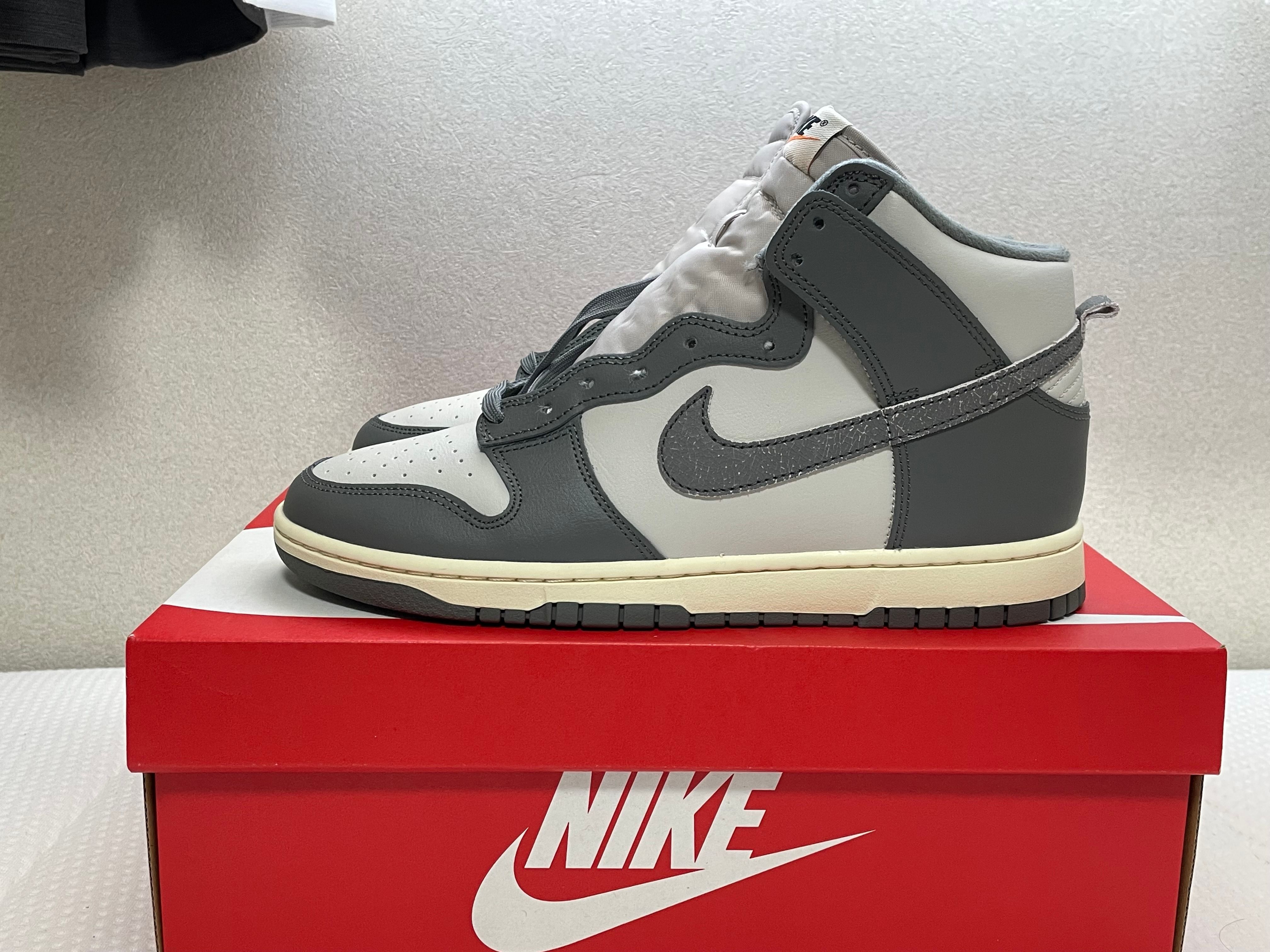 Nike Dunk High Retro SE Vintage "Light Bone and Tumbled Grey"