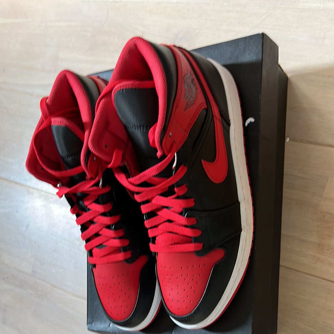 Nike Air Jordan 1 Mid "Bred Toe"