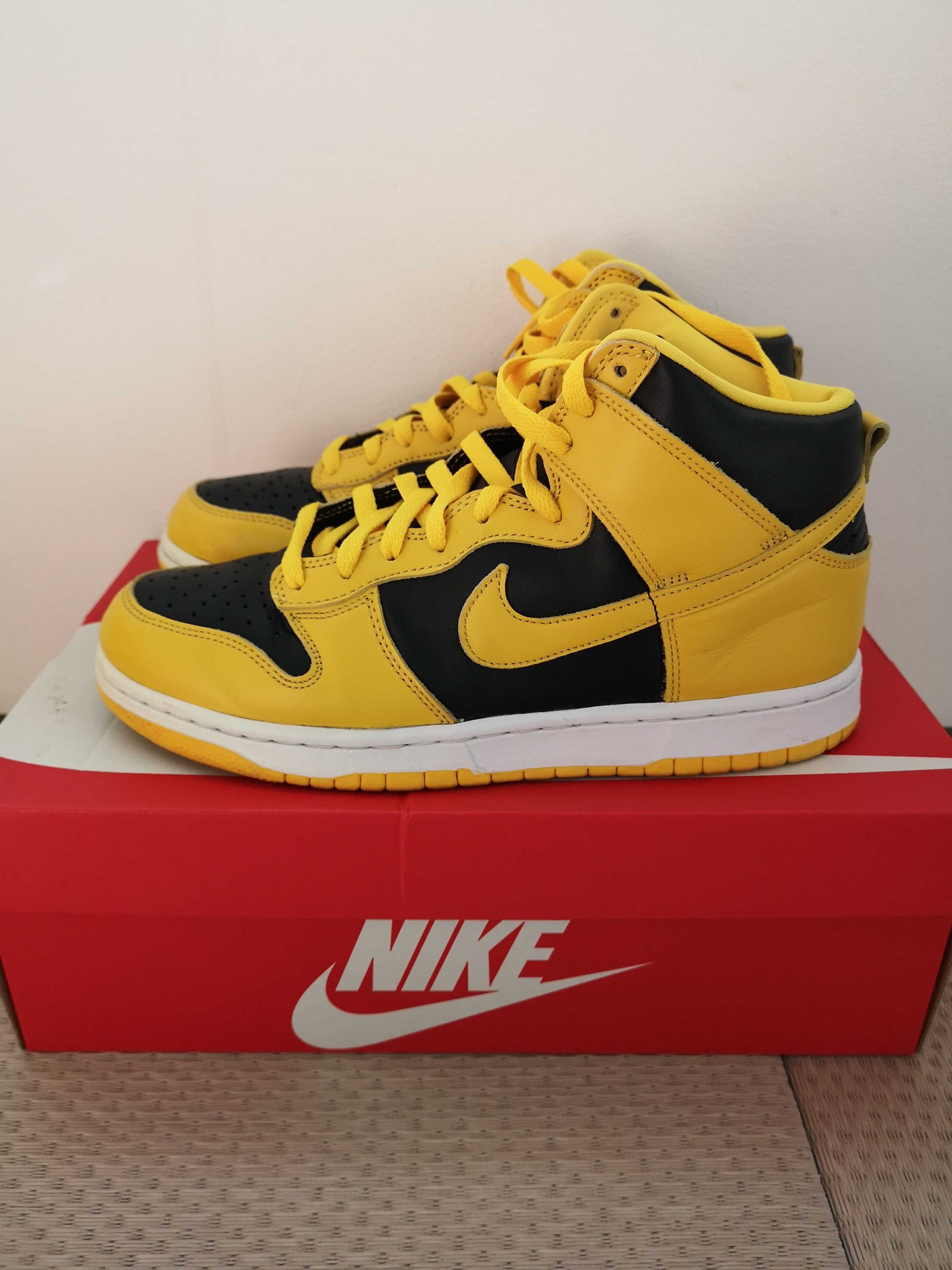 Nike Dunk High "Black/Varsity Maize"