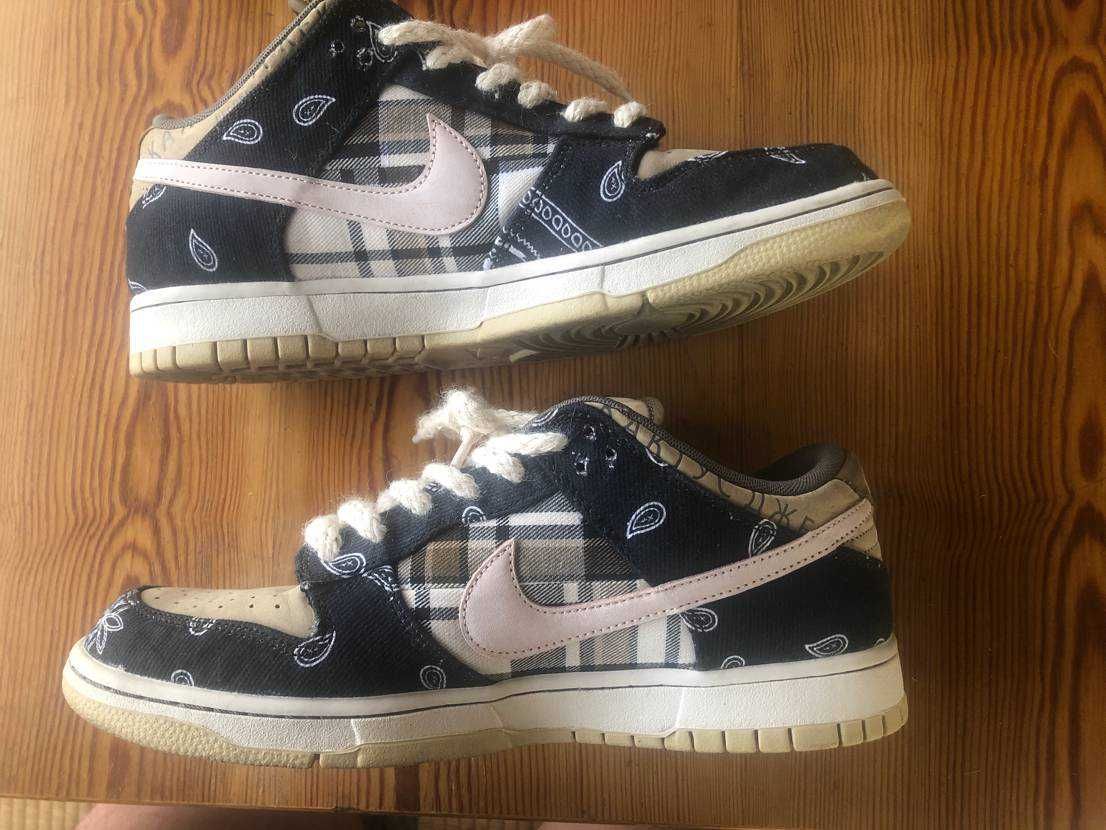 Travis Scott × Nike SB Dunk Low "Black/Parachute Beige"