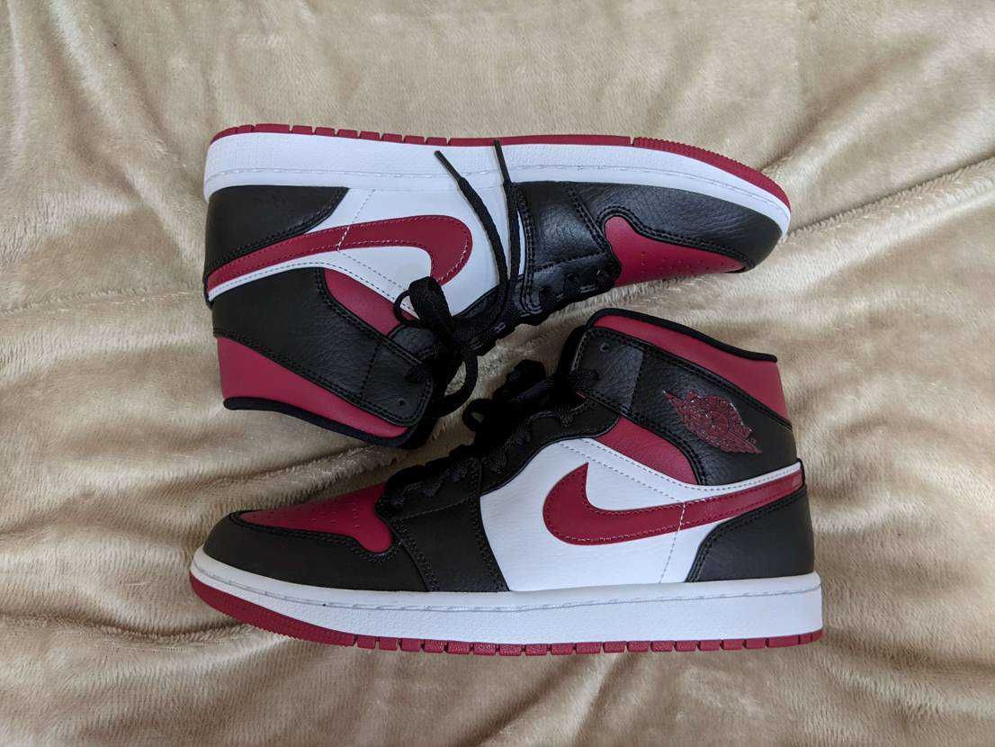 NIKE AIR JORDAN 1 MID "BLACK/RED/WHITE"